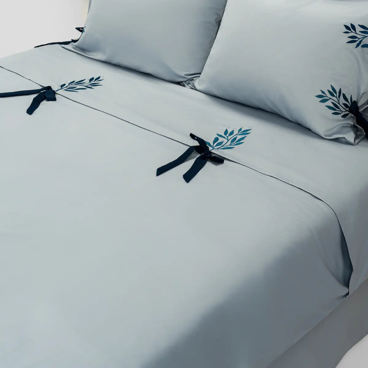 Cearșaf Pilotă cu Fundițe din Bumbac 100% Natural Brodat - Dimensiuni și Culori Variate