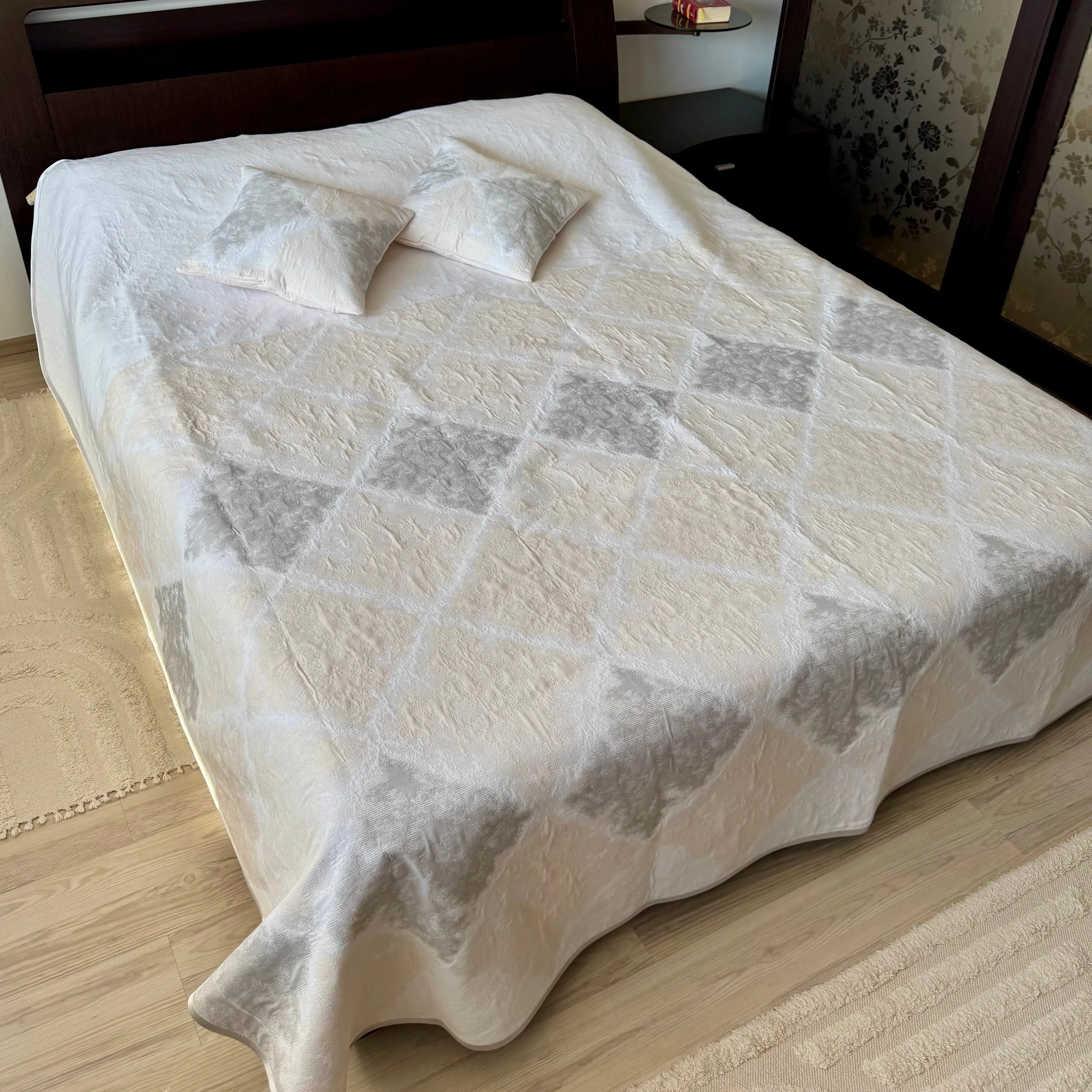 Cuvertură “Candela Grey” CRISTAL CONSTRUCT SRL CasaCrystal