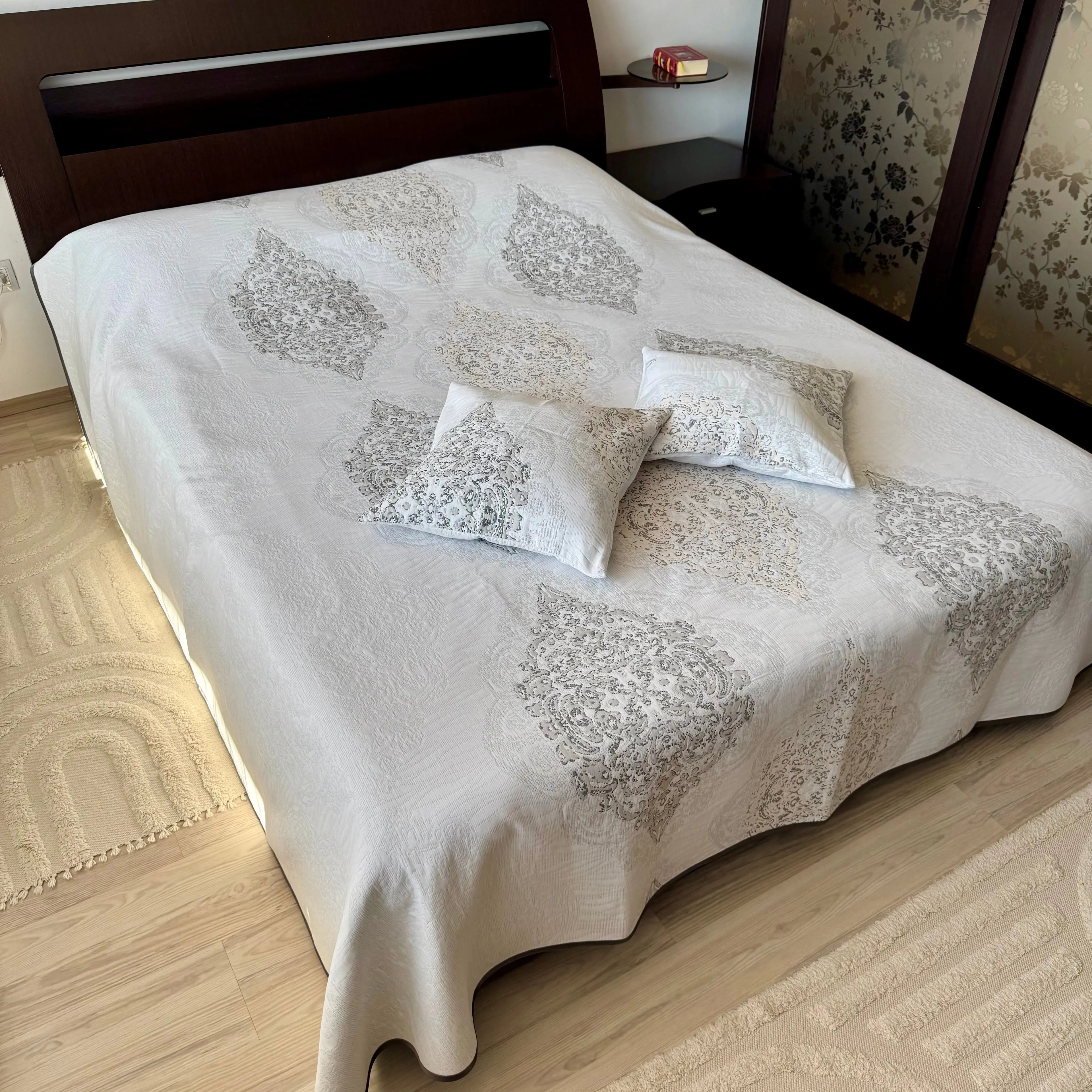 Cuvertura “Celia Grey” CRISTAL CONSTRUCT SRL CasaCrystal