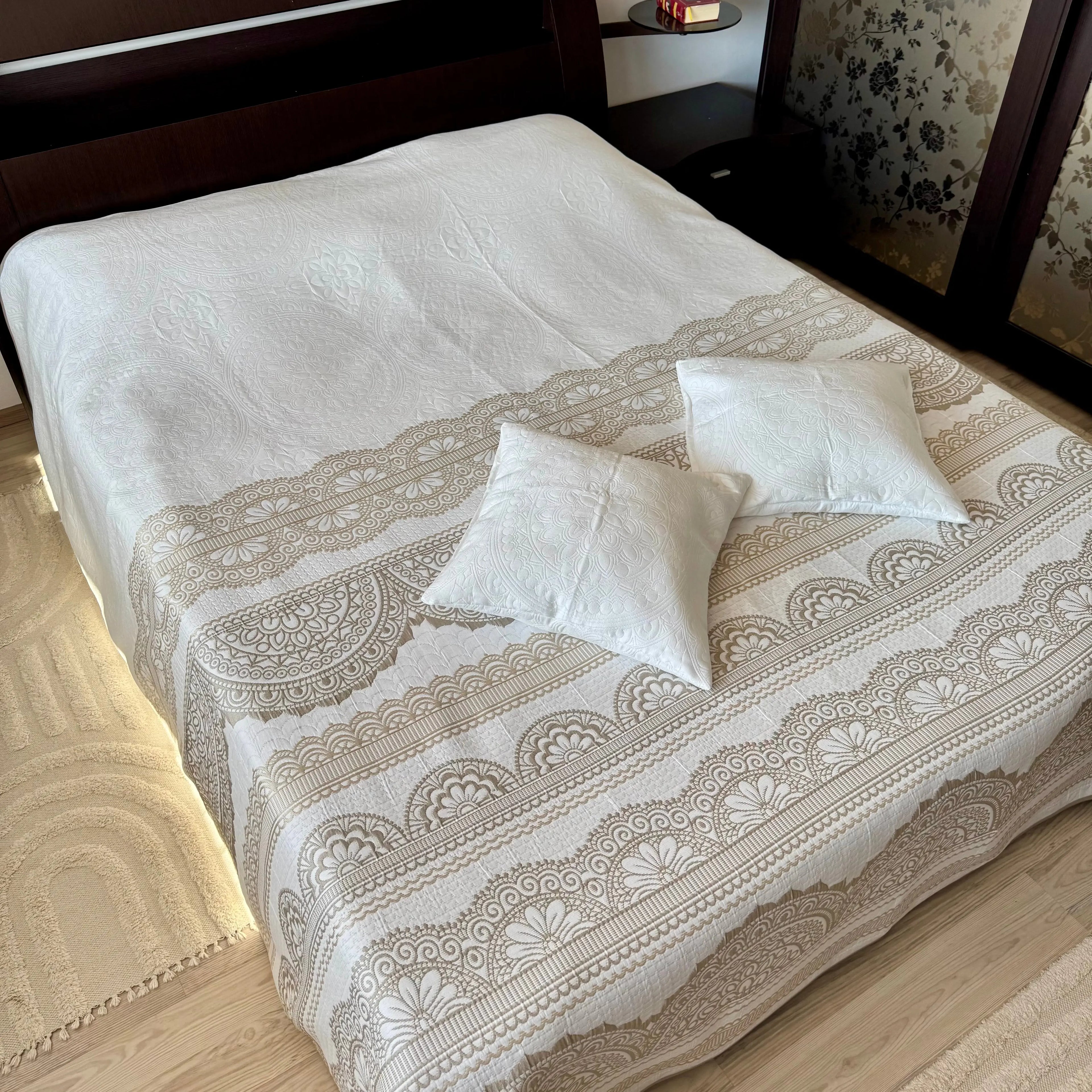 Cuvertura “Debora Cream” CRISTAL CONSTRUCT SRL CasaCrystal