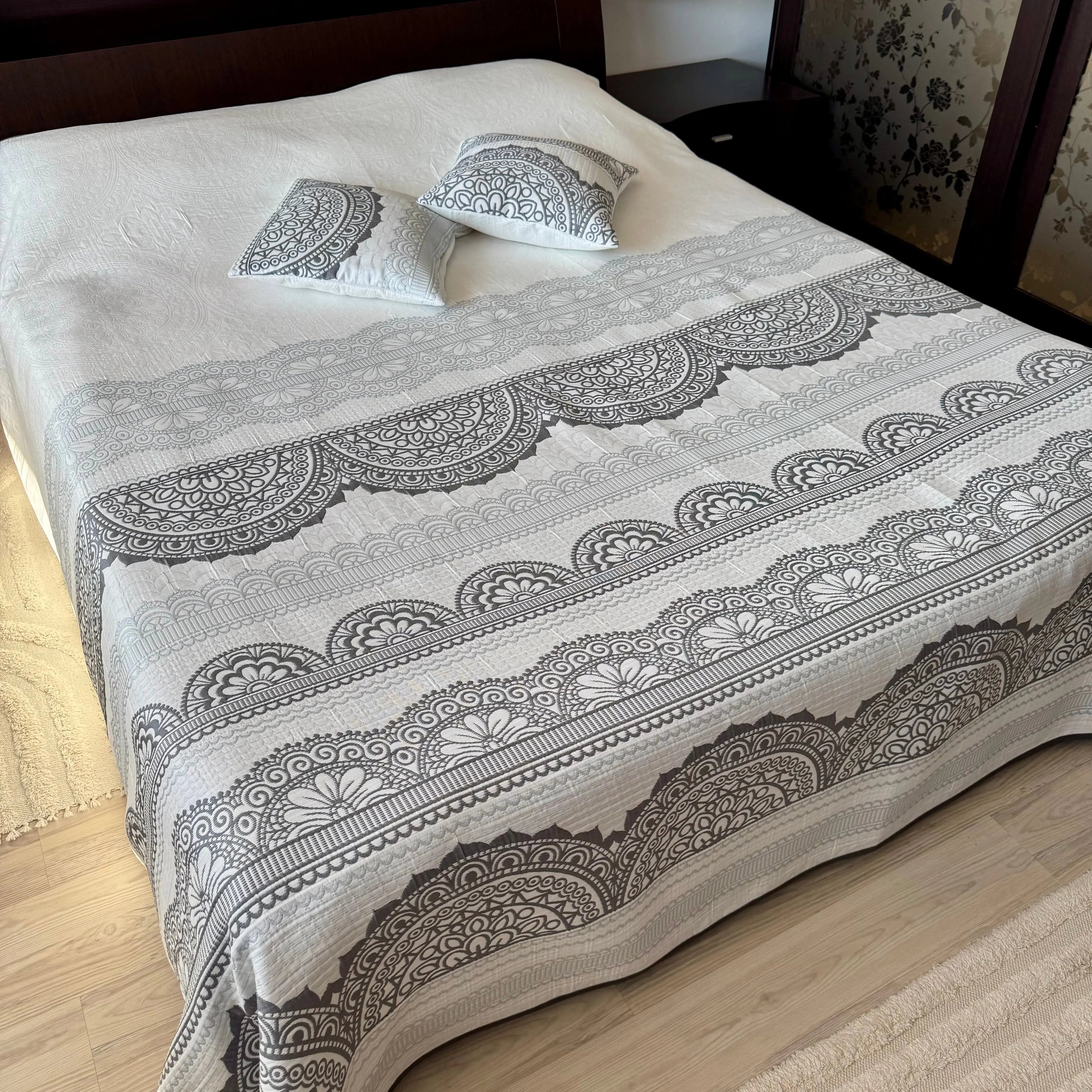 Cuvertura “Debora Grey” CRISTAL CONSTRUCT SRL CasaCrystal