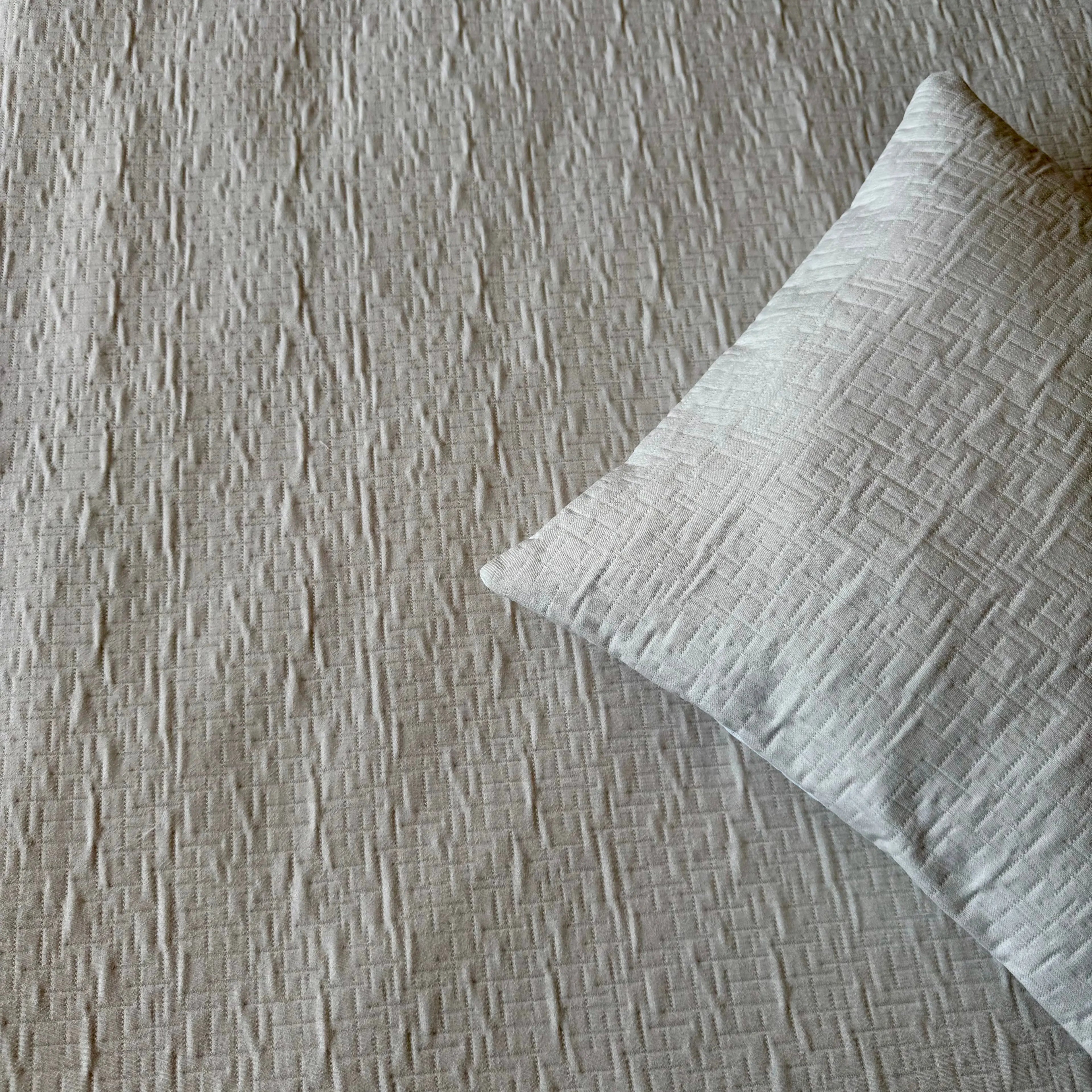 Cuvertura “Kathia Beige” CRISTAL CONSTRUCT SRL CasaCrystal