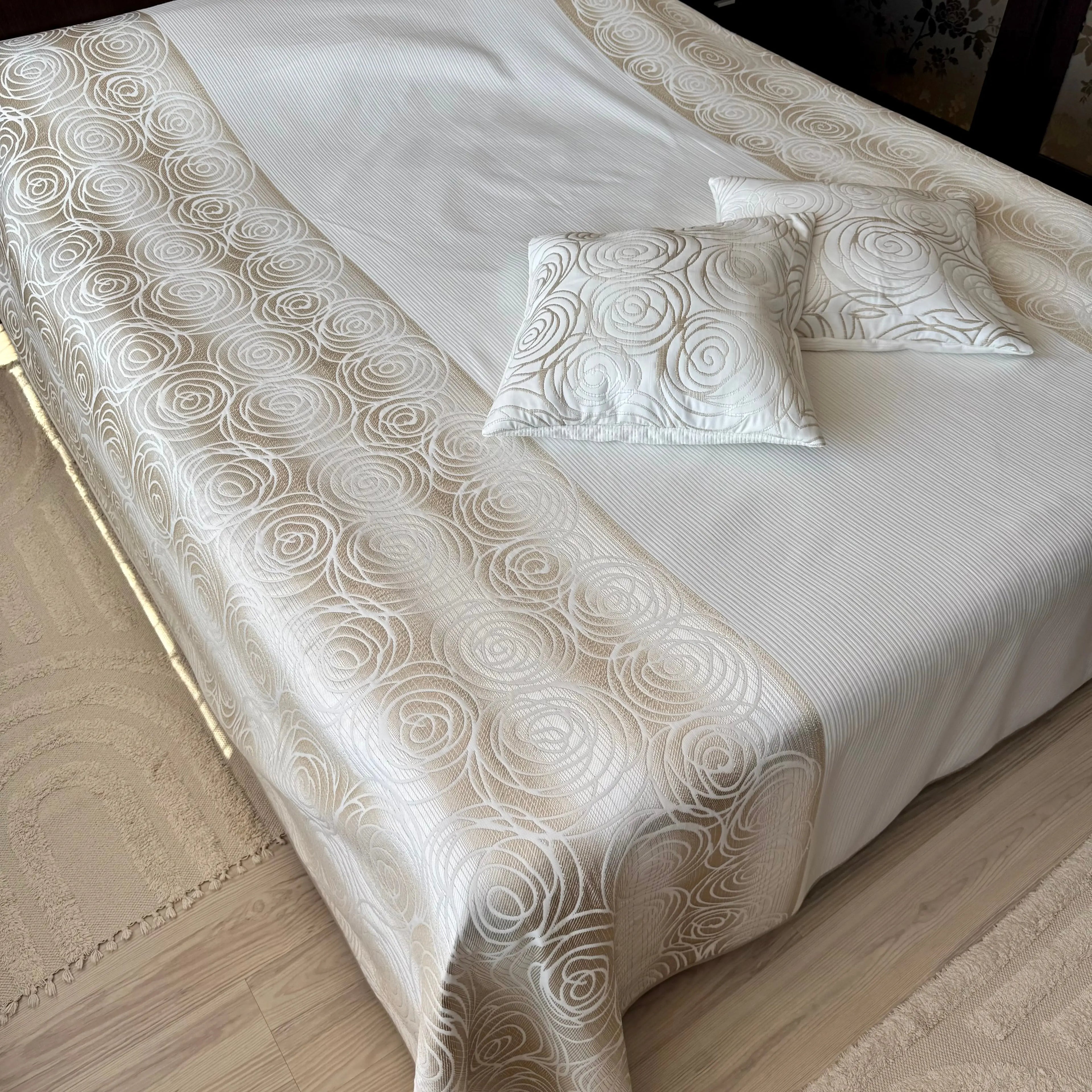 Cuvertura “Rosa Cream” CRISTAL CONSTRUCT SRL CasaCrystal