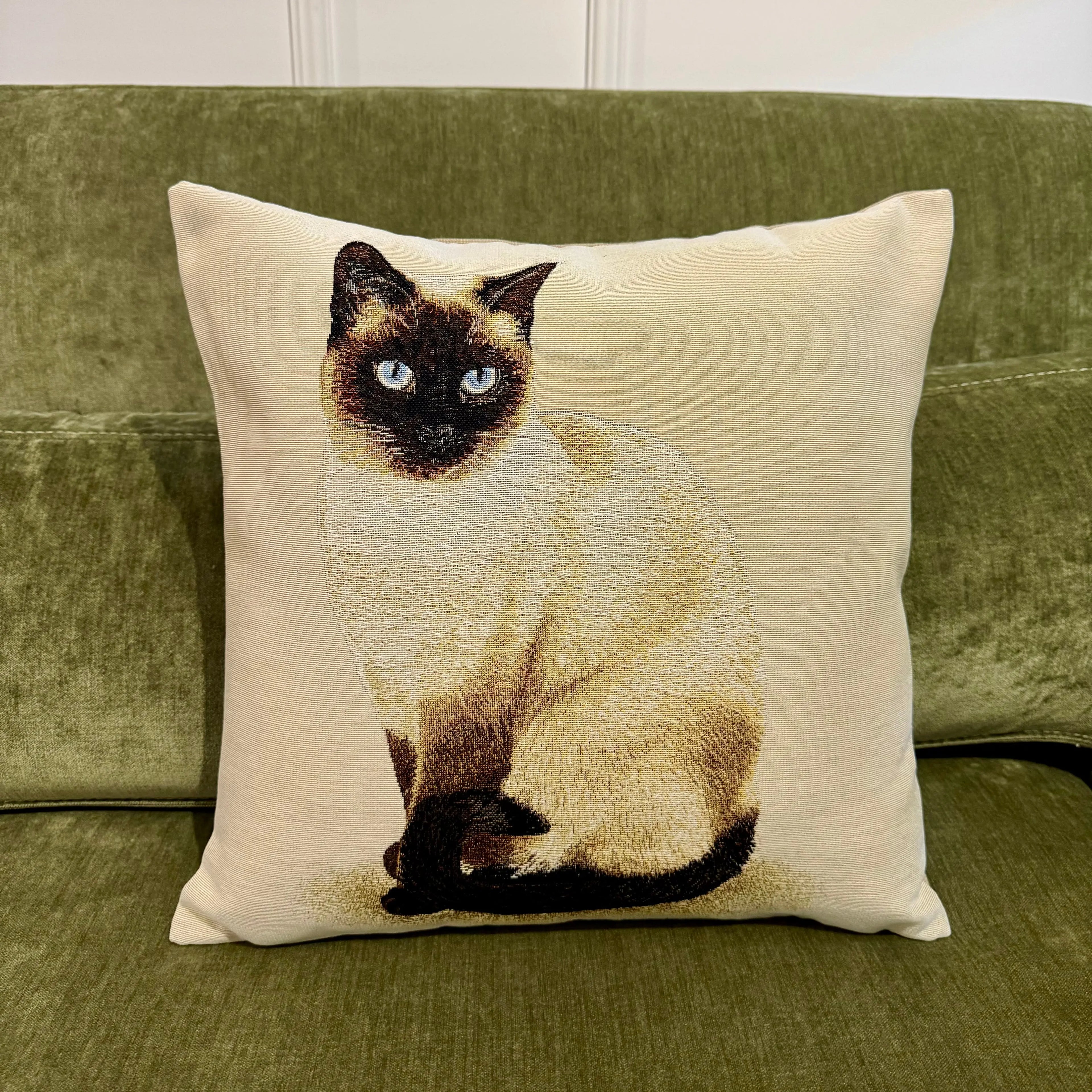 Fata de perna din gobelin cu pisica Siameza CASA CRYSTAL CasaCrystal