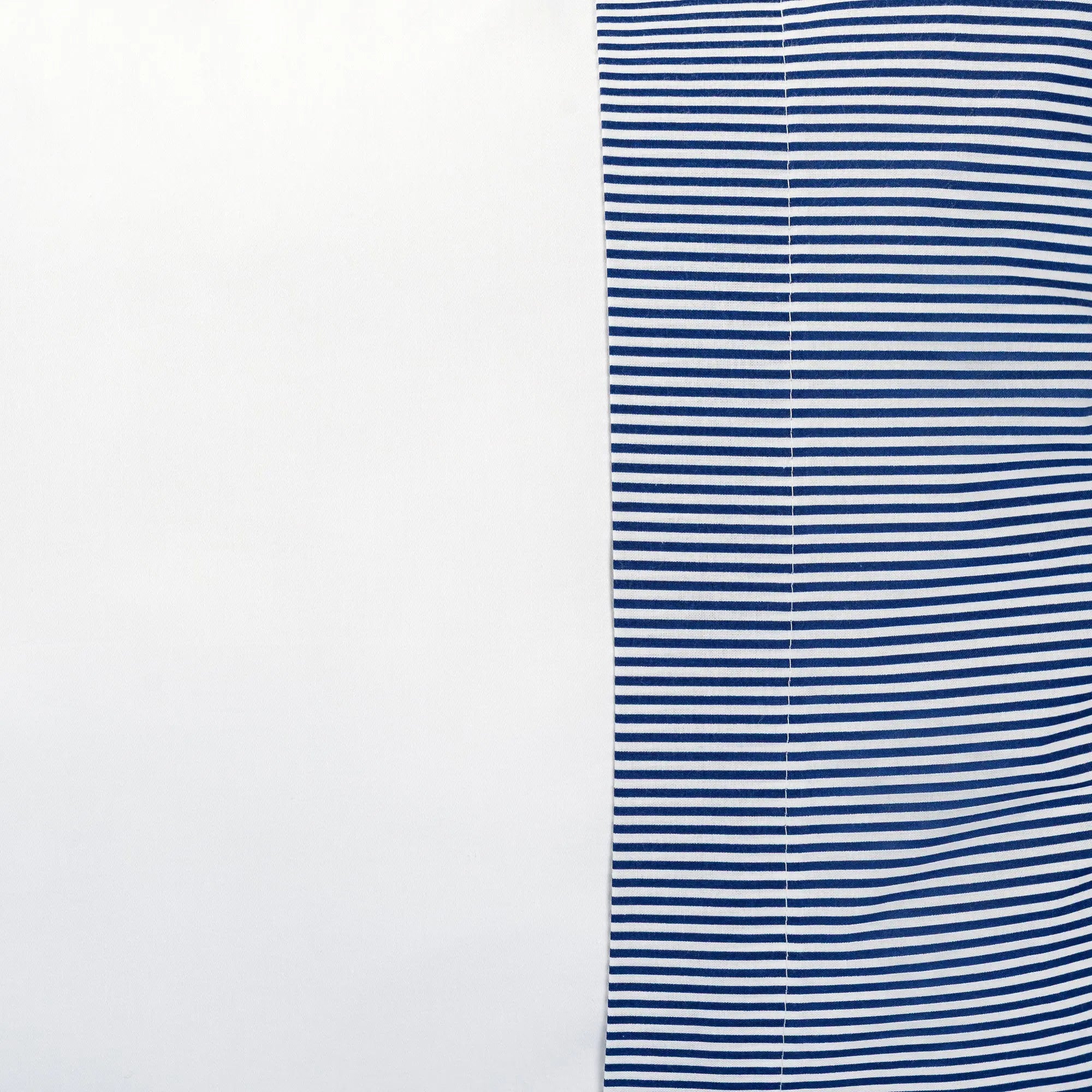 Lenjerie de pat 1 persoană Albă din bumbac satinat dens cu motive dungi, personalizabilă – CRUISE CASA CRYSTAL CasaCrystal