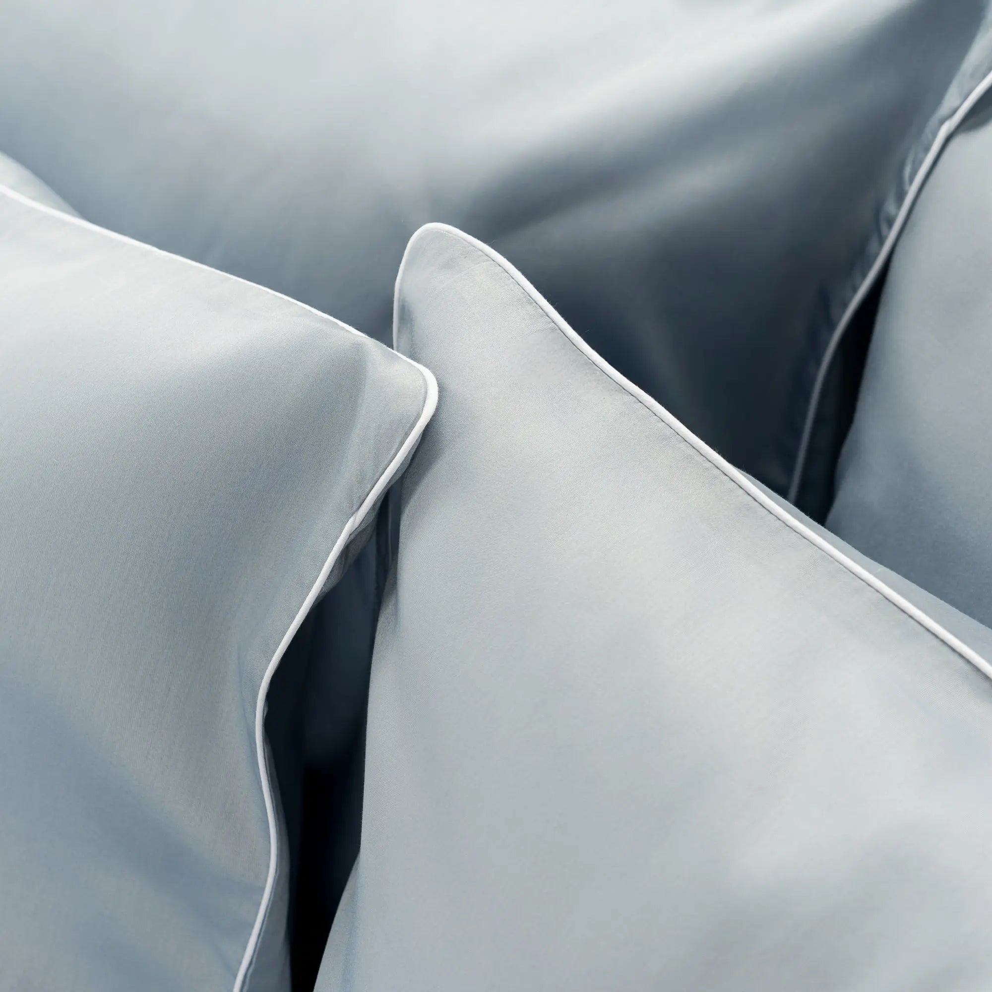 Lenjerie de pat 1 persoană Albastră din bumbac satinat dens simplă, personalizabilă – ELEGANT BLEU CASA CRYSTAL CasaCrystal