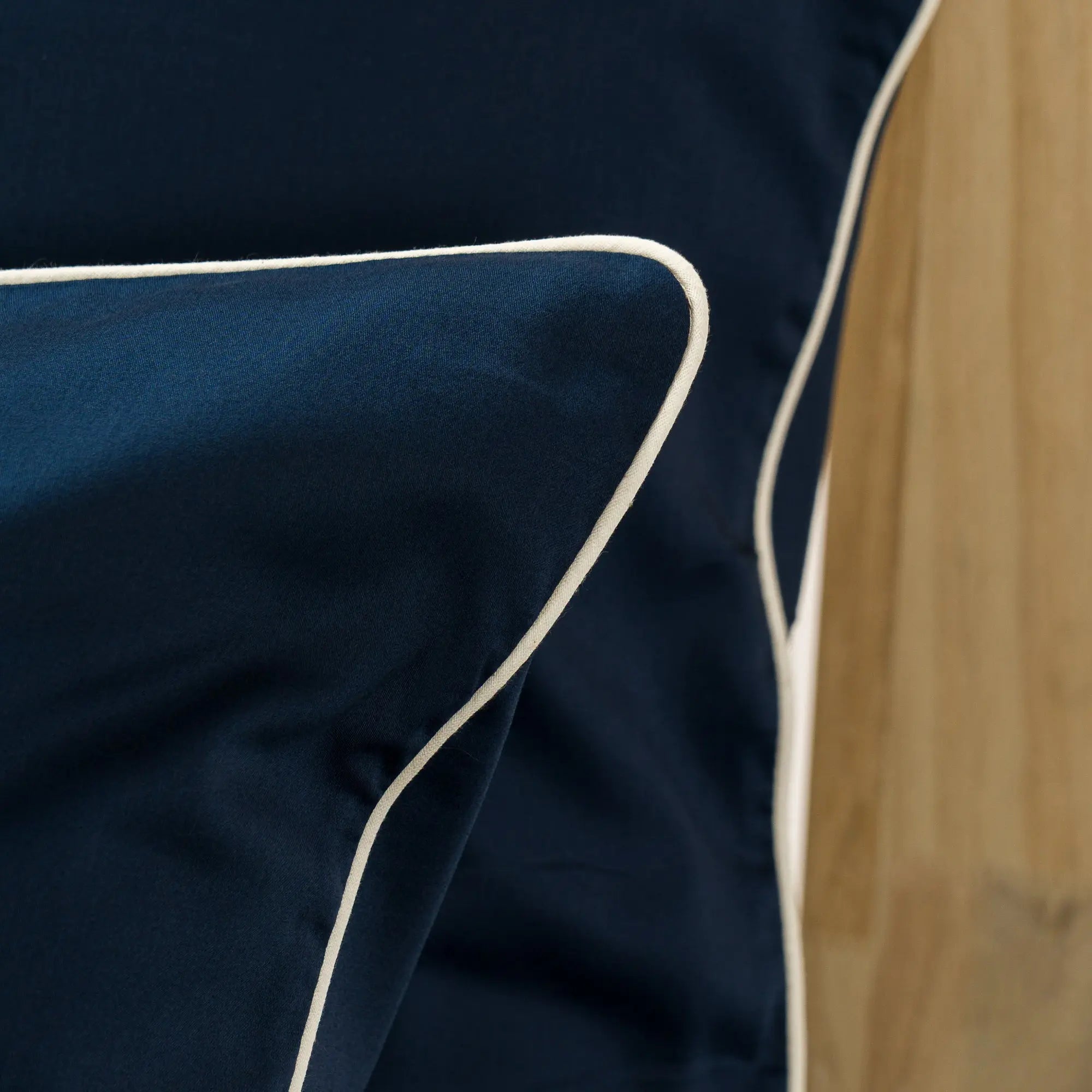 Lenjerie de pat 1 persoană Albastră din bumbac satinat dens simplă, personalizabilă – ELEGANT NAVY CASA CRYSTAL CasaCrystal