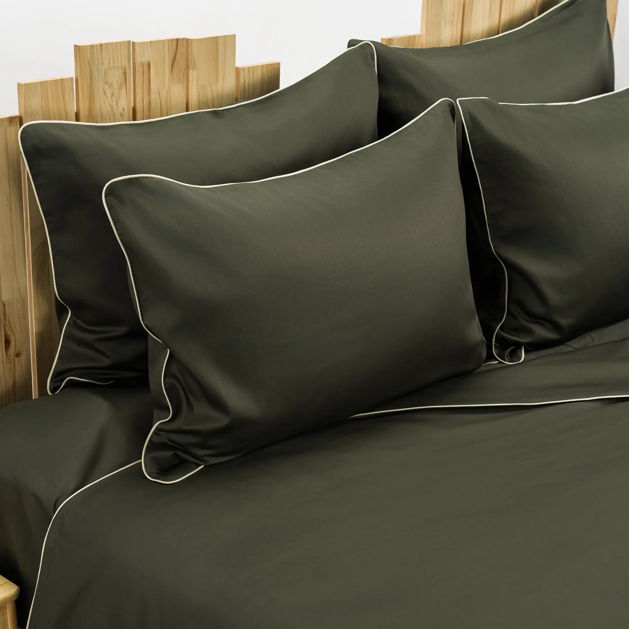 Lenjerie de pat 1 persoană Kaki din bumbac satinat dens simplă, personalizabilă – ELEGANT KAKI CASA CRYSTAL CasaCrystal