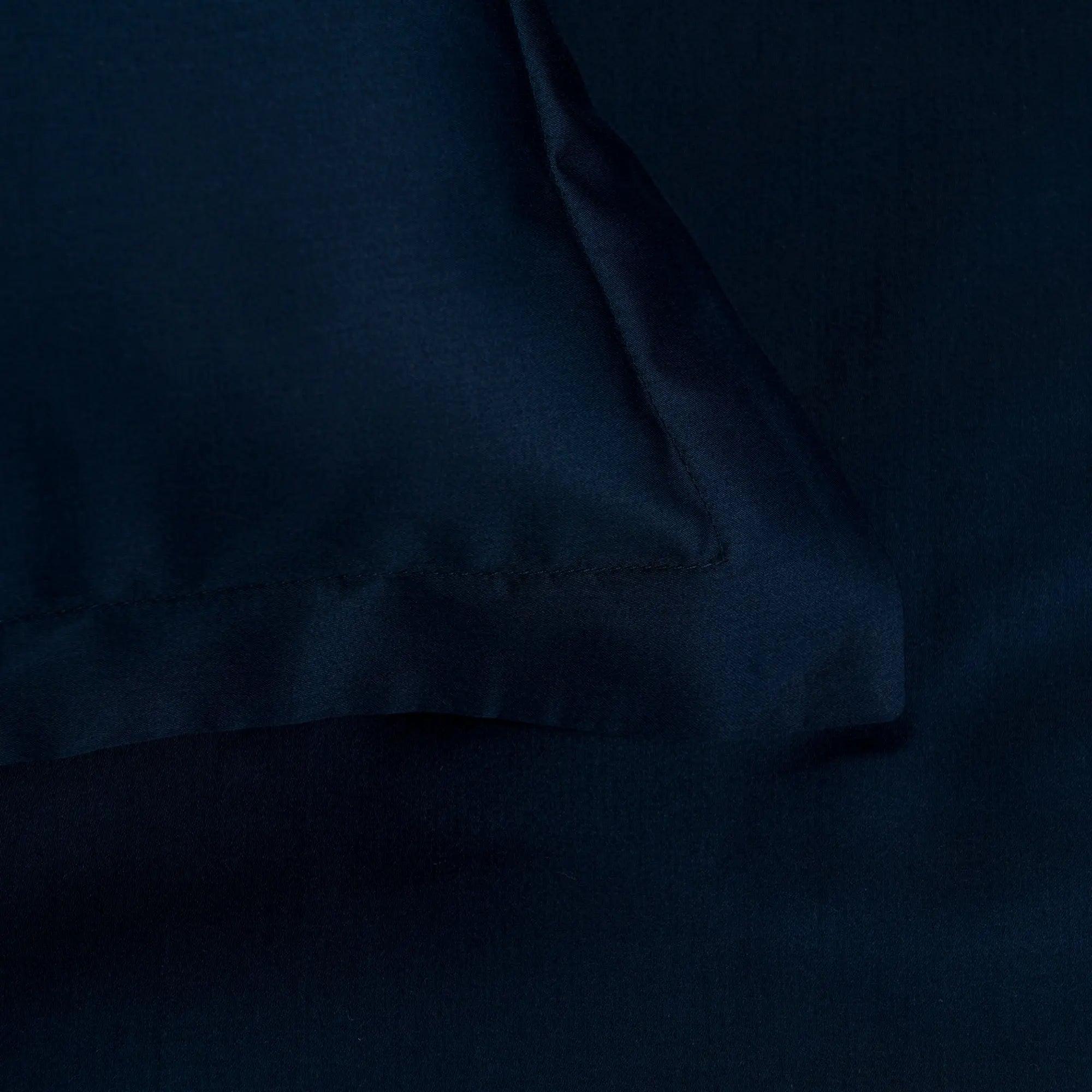 Lenjerie de pat 2 persoane Albastră din bumbac satinat dens cu motive dungi, personalizabilă – SAILOR CASA CRYSTAL CasaCrystal