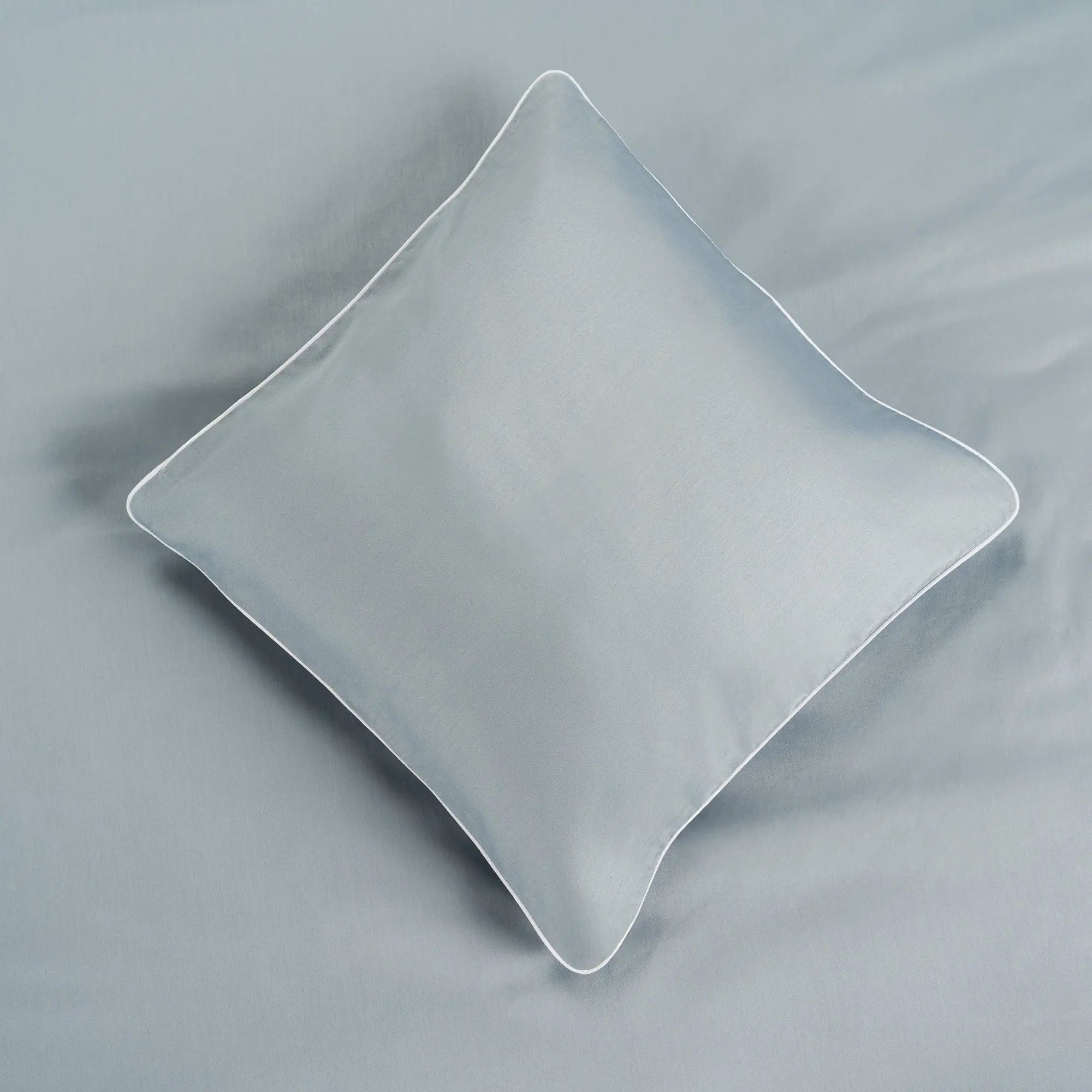 Lenjerie de pat 2 persoane Albastră din bumbac satinat dens simplă, personalizabilă – ELEGANT BLEU CASA CRYSTAL CasaCrystal