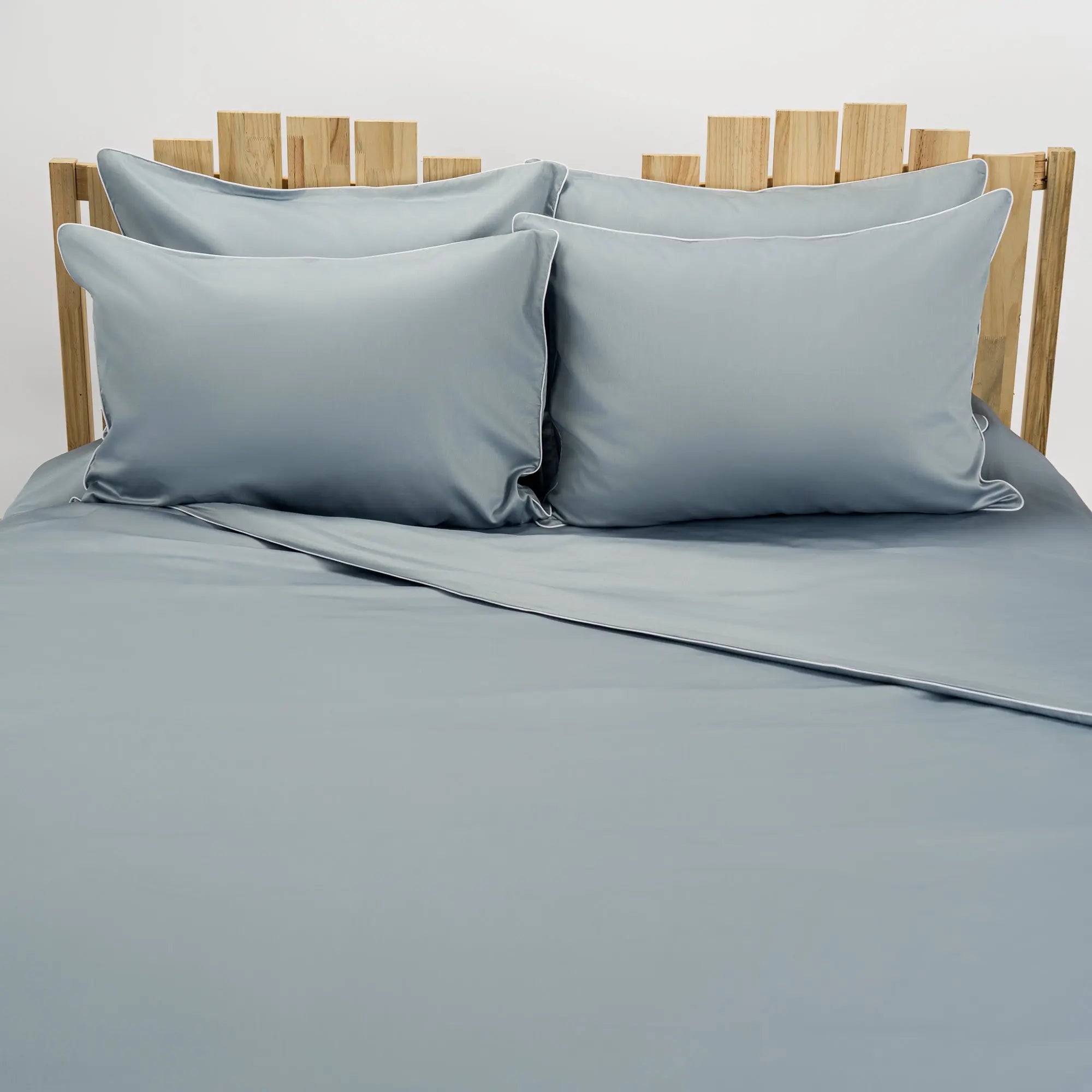 Lenjerie de pat 2 persoane Albastră din bumbac satinat dens simplă, personalizabilă – ELEGANT BLEU CASA CRYSTAL CasaCrystal