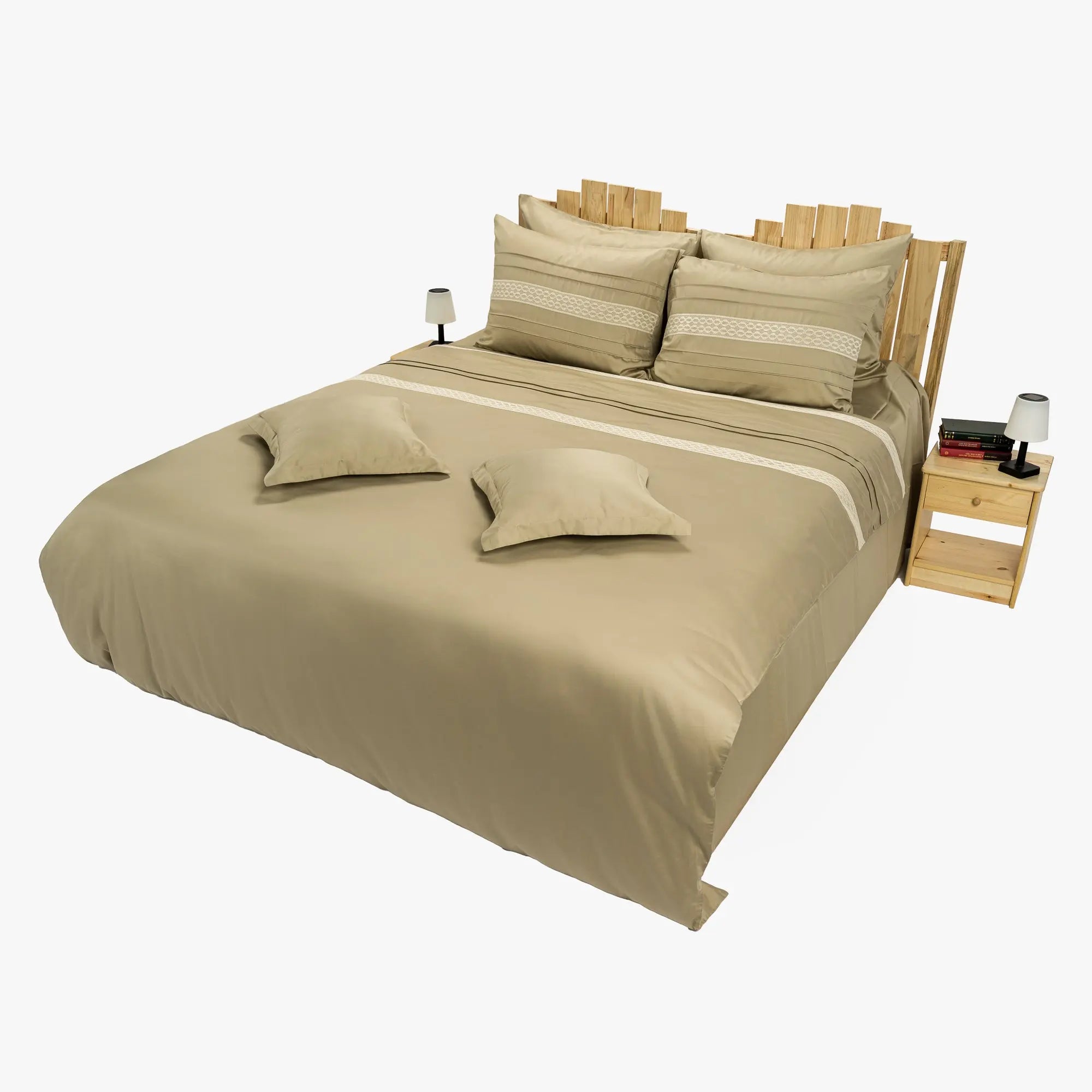 Lenjerie de pat 2 persoane Bej din bumbac satinat dens cu motive dantelă, personalizabilă – DANIELLE CASA CRYSTAL CasaCrystal