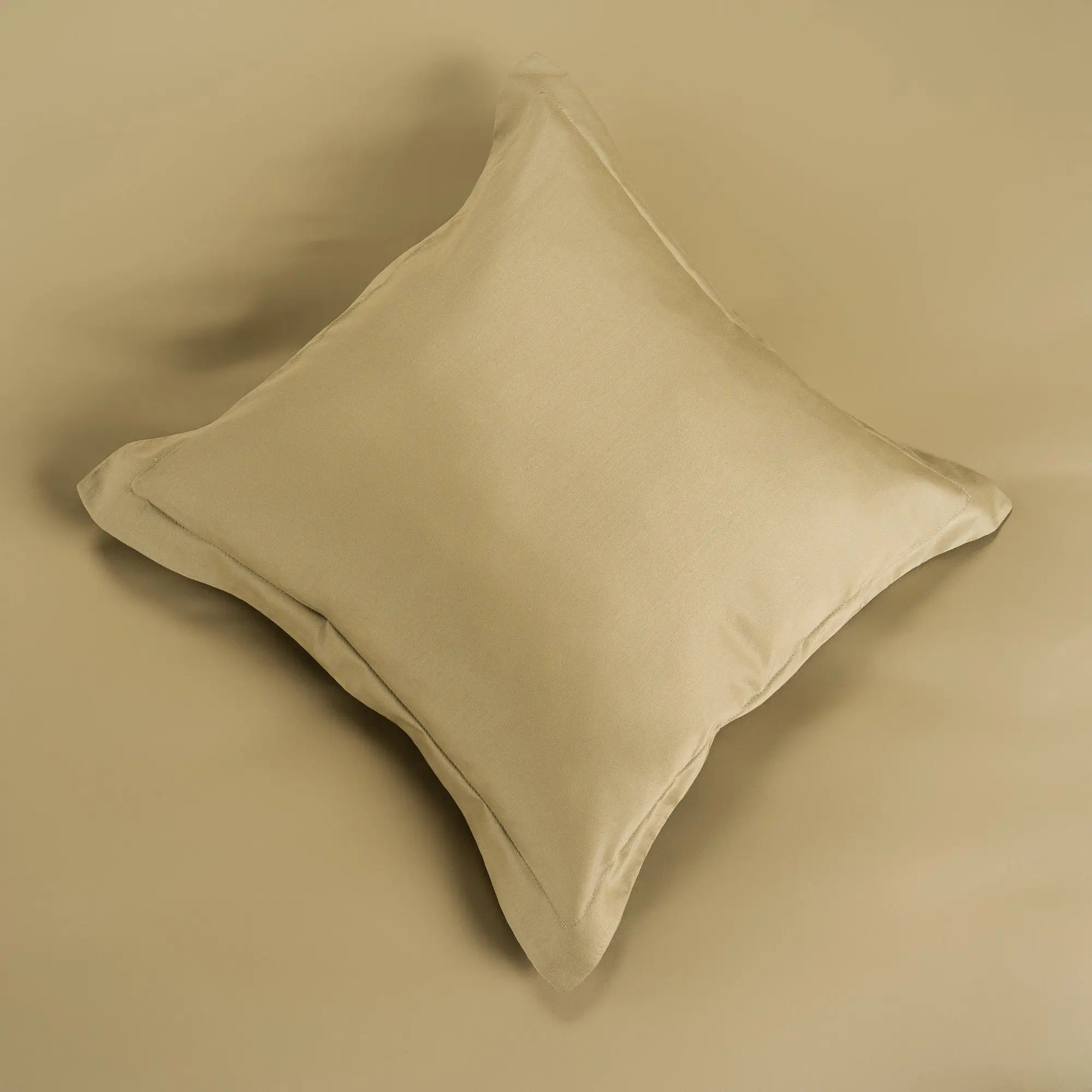 Lenjerie de pat 2 persoane Bej din bumbac satinat dens cu motive dantelă, personalizabilă – DANIELLE CASA CRYSTAL CasaCrystal