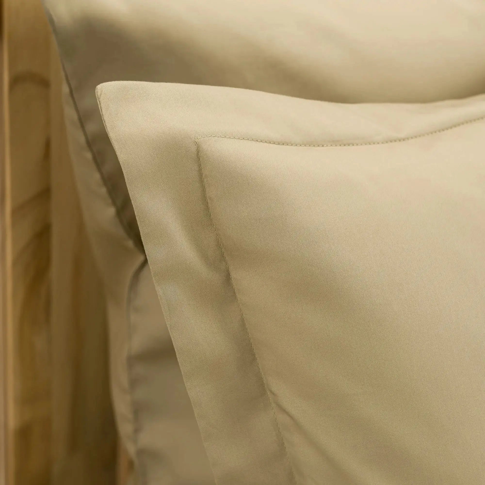 Lenjerie de pat 1 persoană Bej din bumbac satinat dens simplă, personalizabilă – SIMPLE BEIGE CasaCrystal CasaCrystal