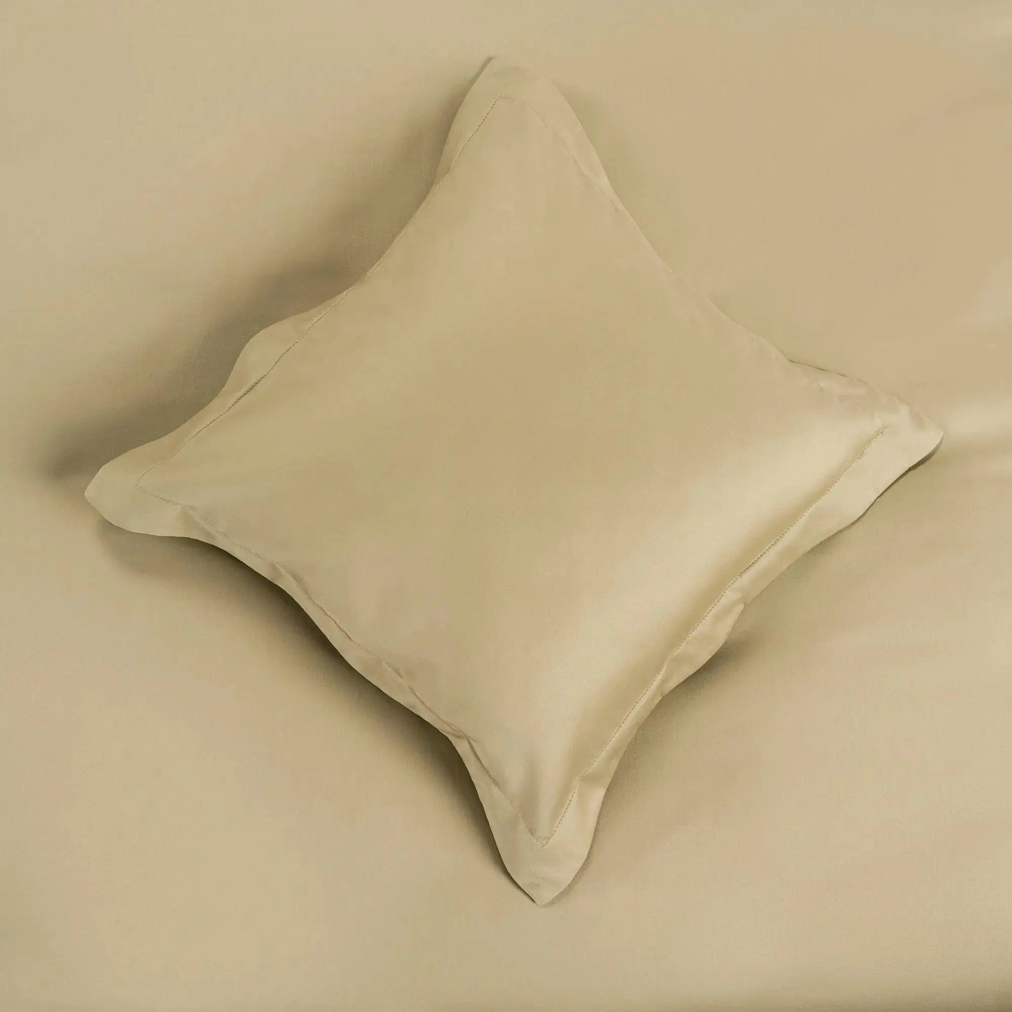 Lenjerie de pat 1 persoană Bej din bumbac satinat dens simplă, personalizabilă – SIMPLE BEIGE CasaCrystal CasaCrystal