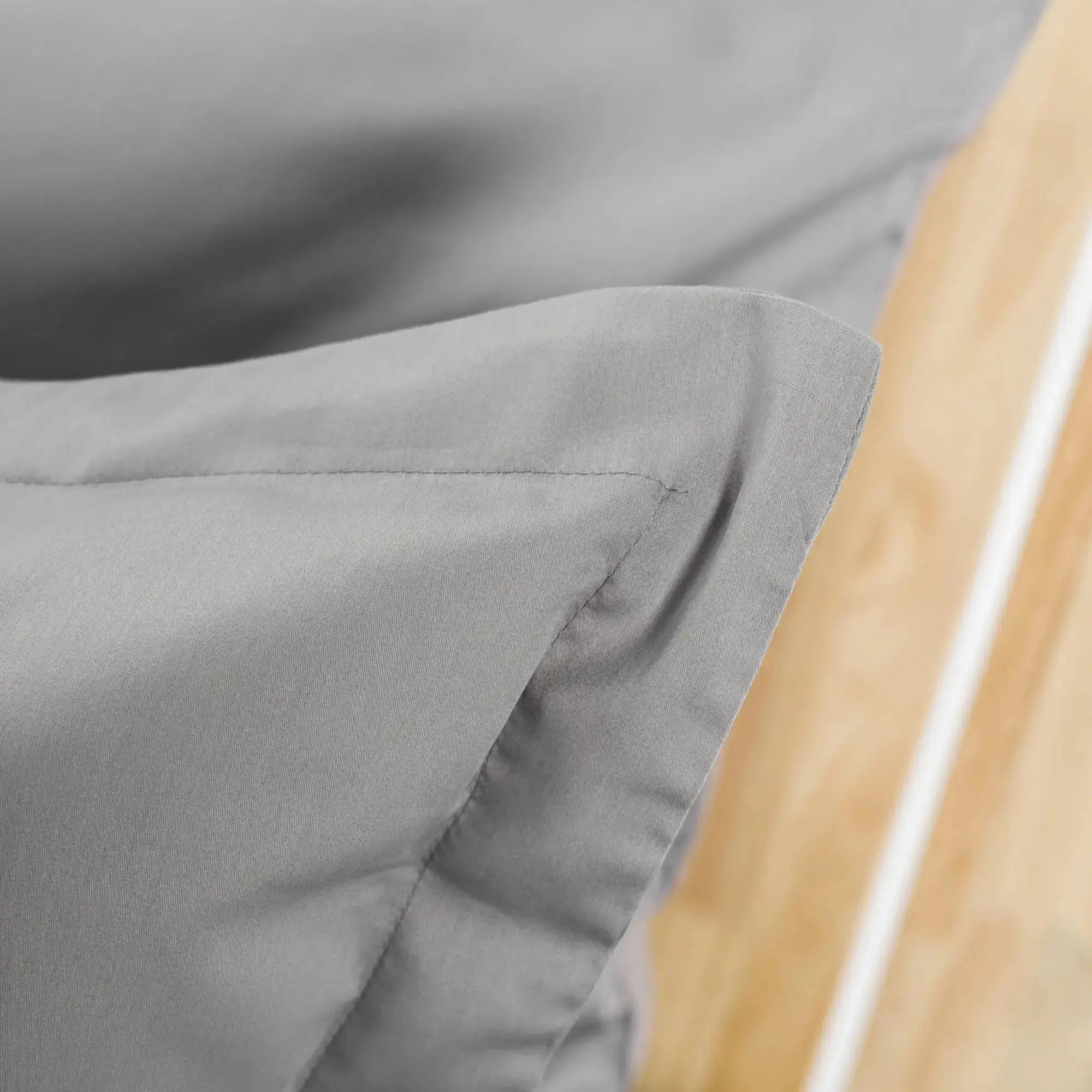 Design simplu gri pe lenjeria din bumbac 100% natural, aspect modern Simple grey