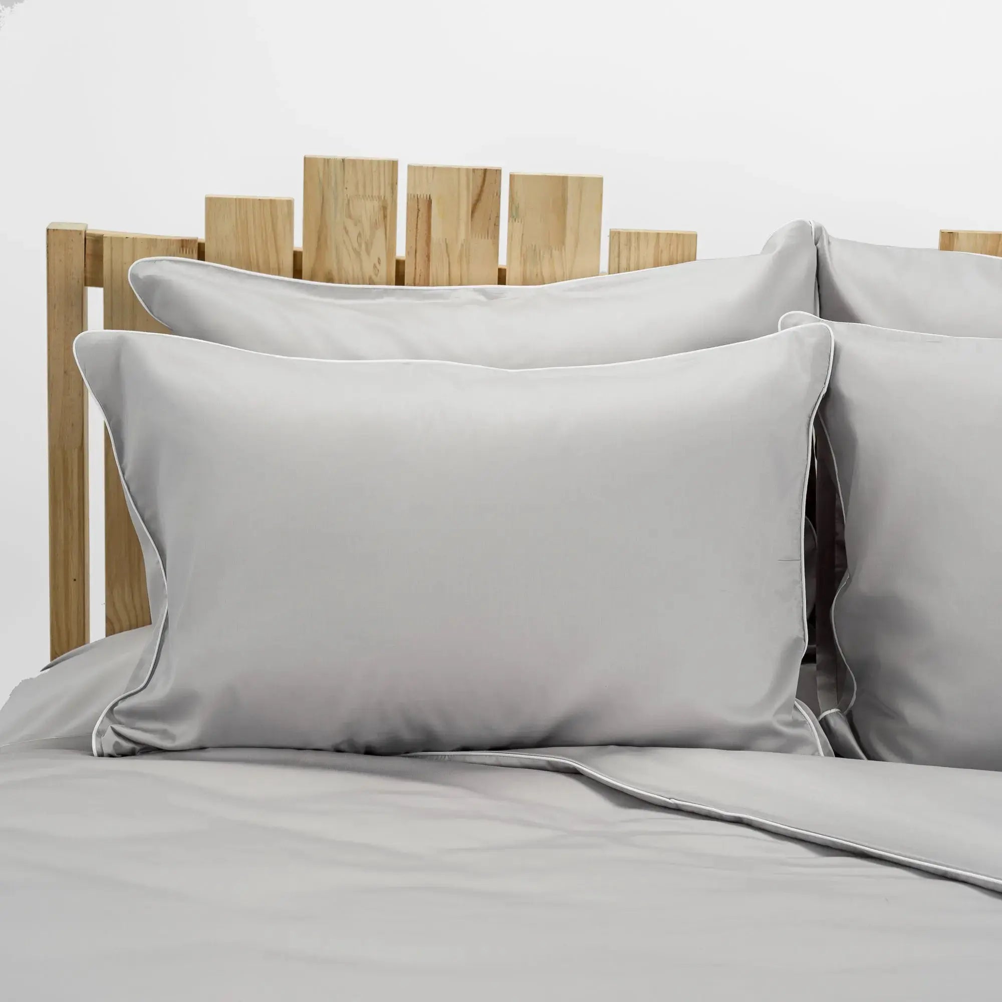 Lenjerie de pat 1 persoană Gri din bumbac satinat dens simplă, personalizabilă – ELEGANT SILVER CASA CRYSTAL CasaCrystal