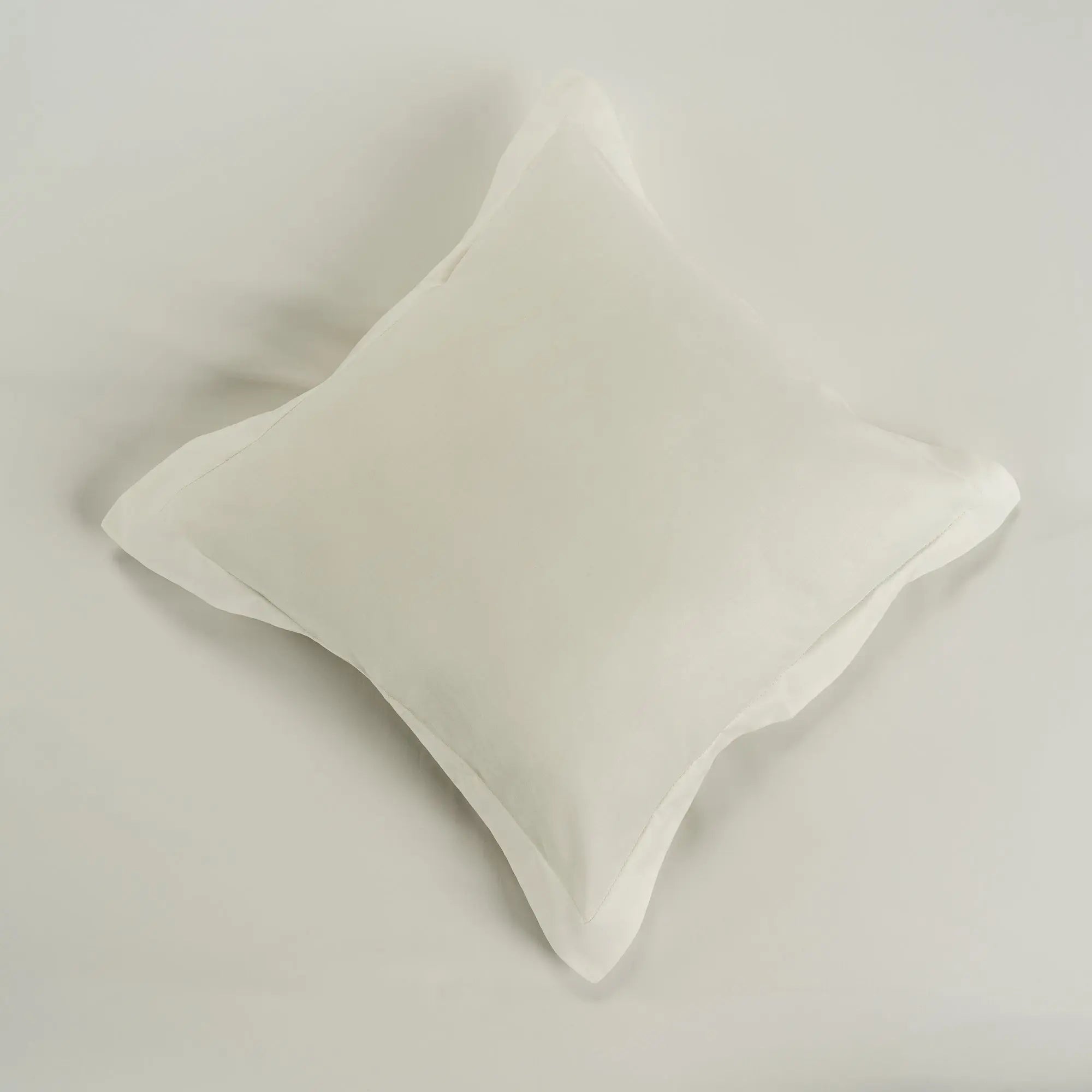 Lenjerie de pat 2 persoane Ivoar din bumbac satinat dens cu motive dantelă, personalizabilă – Denise CASA CRYSTAL CasaCrystal