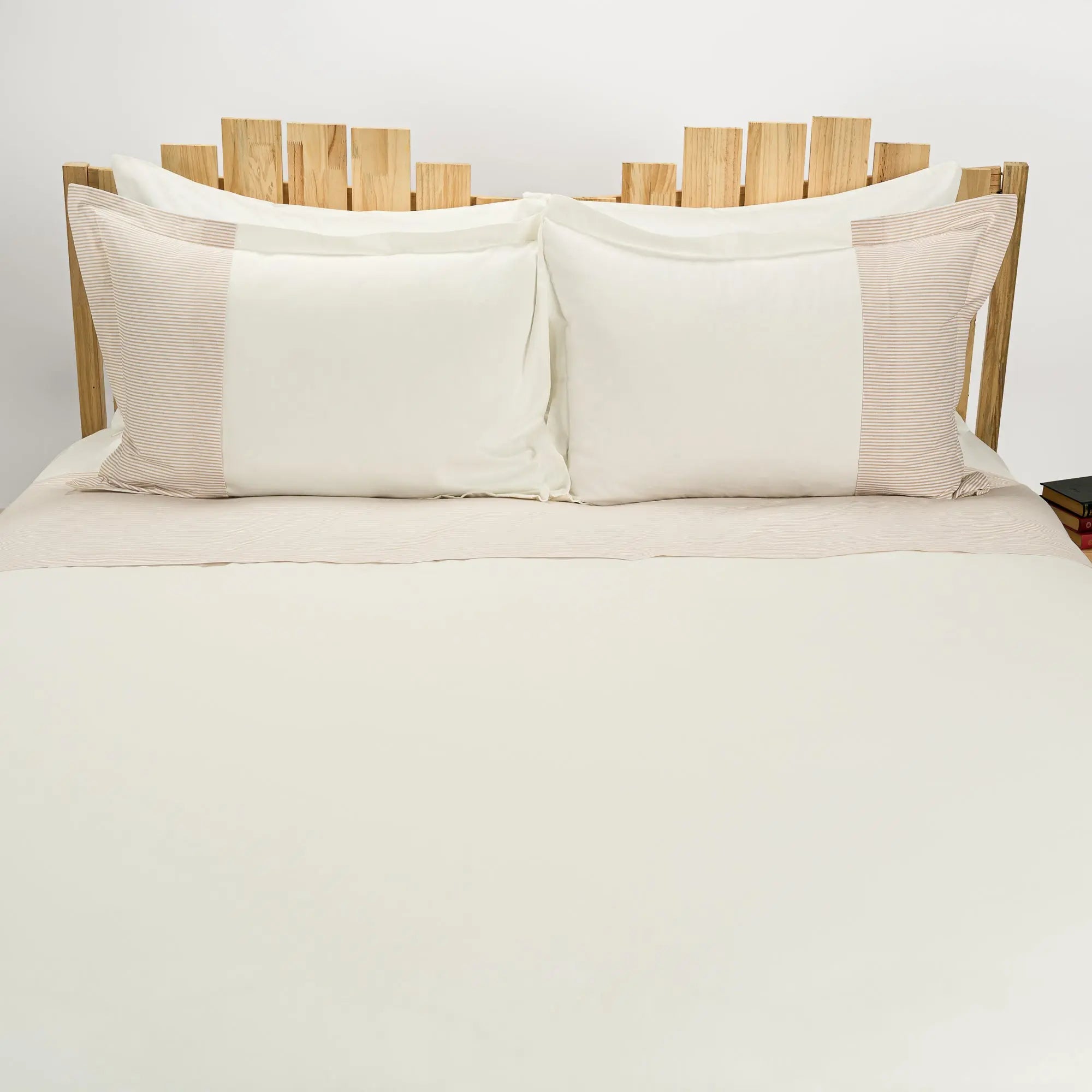 Lenjerie de pat 2 persoane Ivoar din bumbac satinat dens cu motive dungi, personalizabilă – SUNBED CASA CRYSTAL CasaCrystal