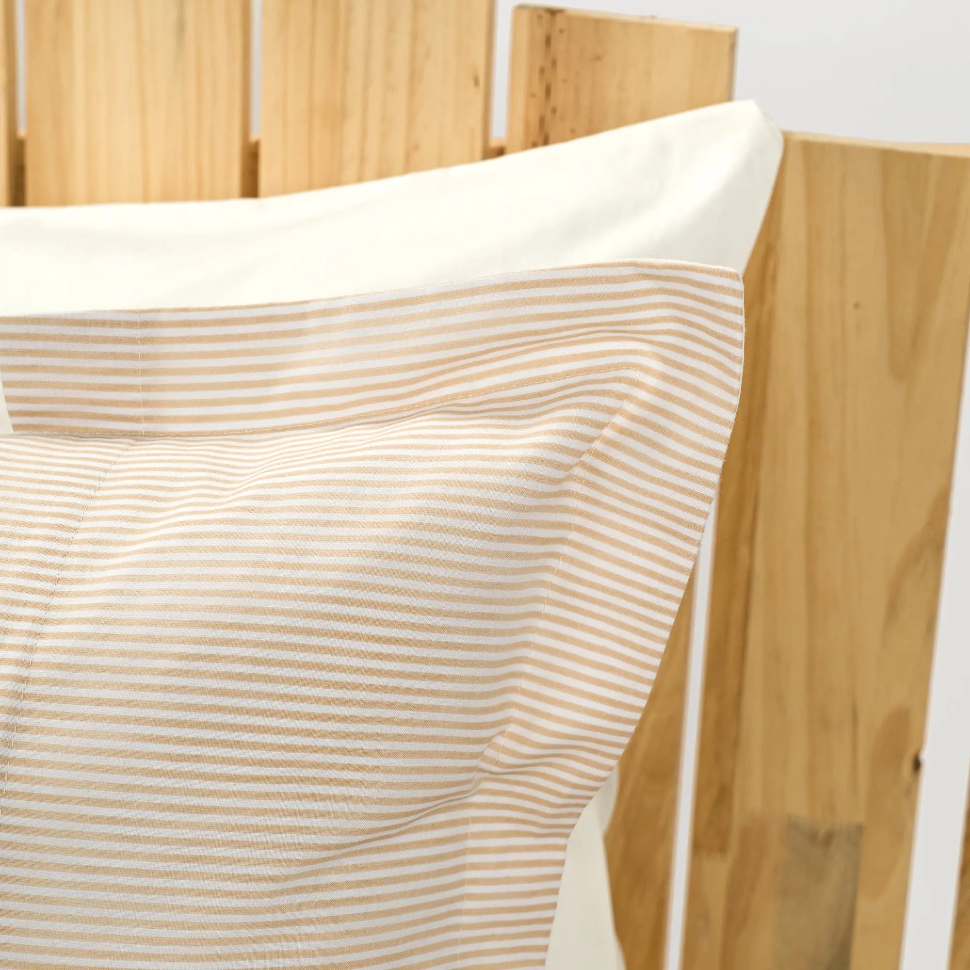 Lenjerie de pat 2 persoane Ivoar din bumbac satinat dens cu motive dungi, personalizabilă – SUNBED CASA CRYSTAL CasaCrystal