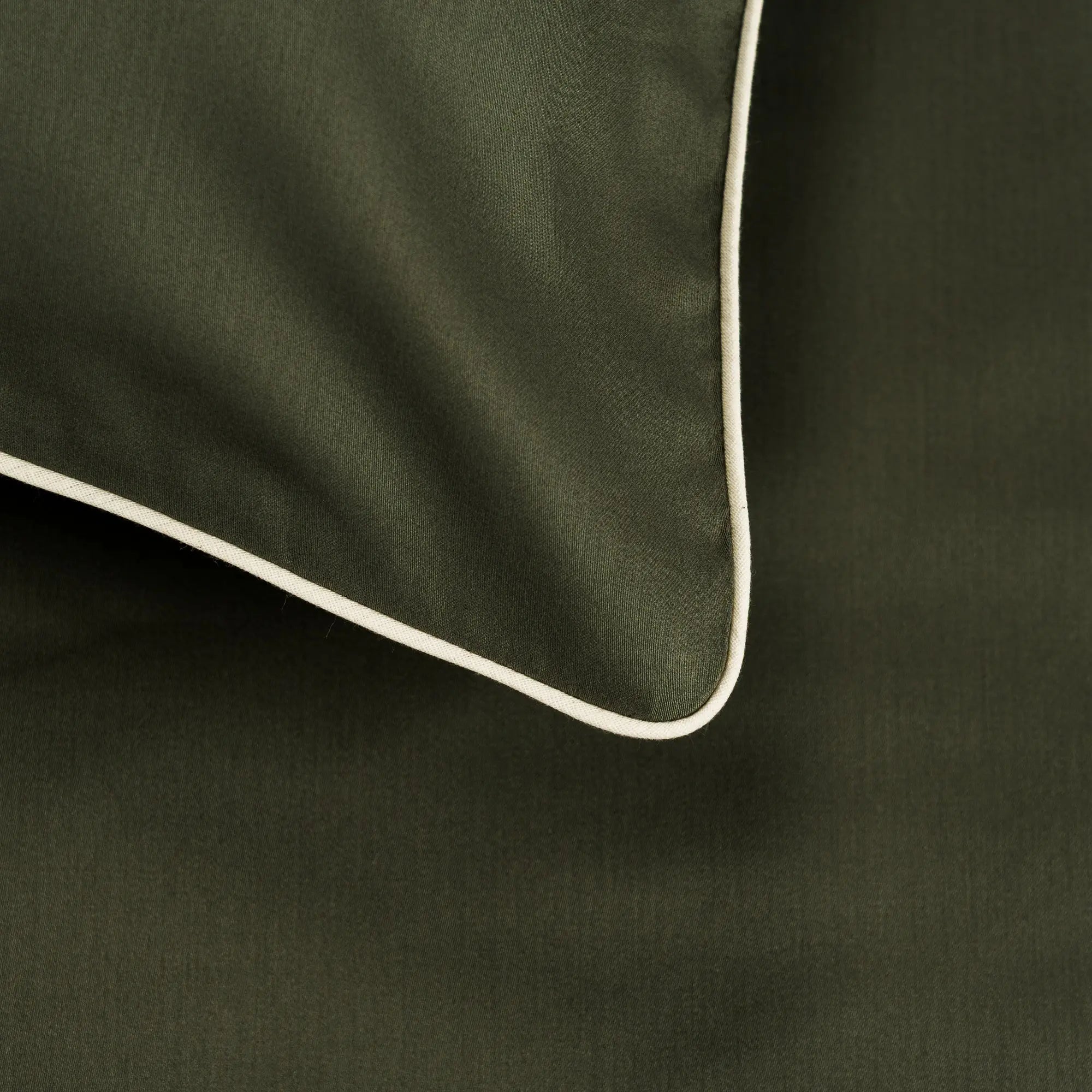 Lenjerie de pat 2 persoane Kaki din bumbac satinat dens simplă, personalizabilă – ELEGANT KAKI CASA CRYSTAL CasaCrystal