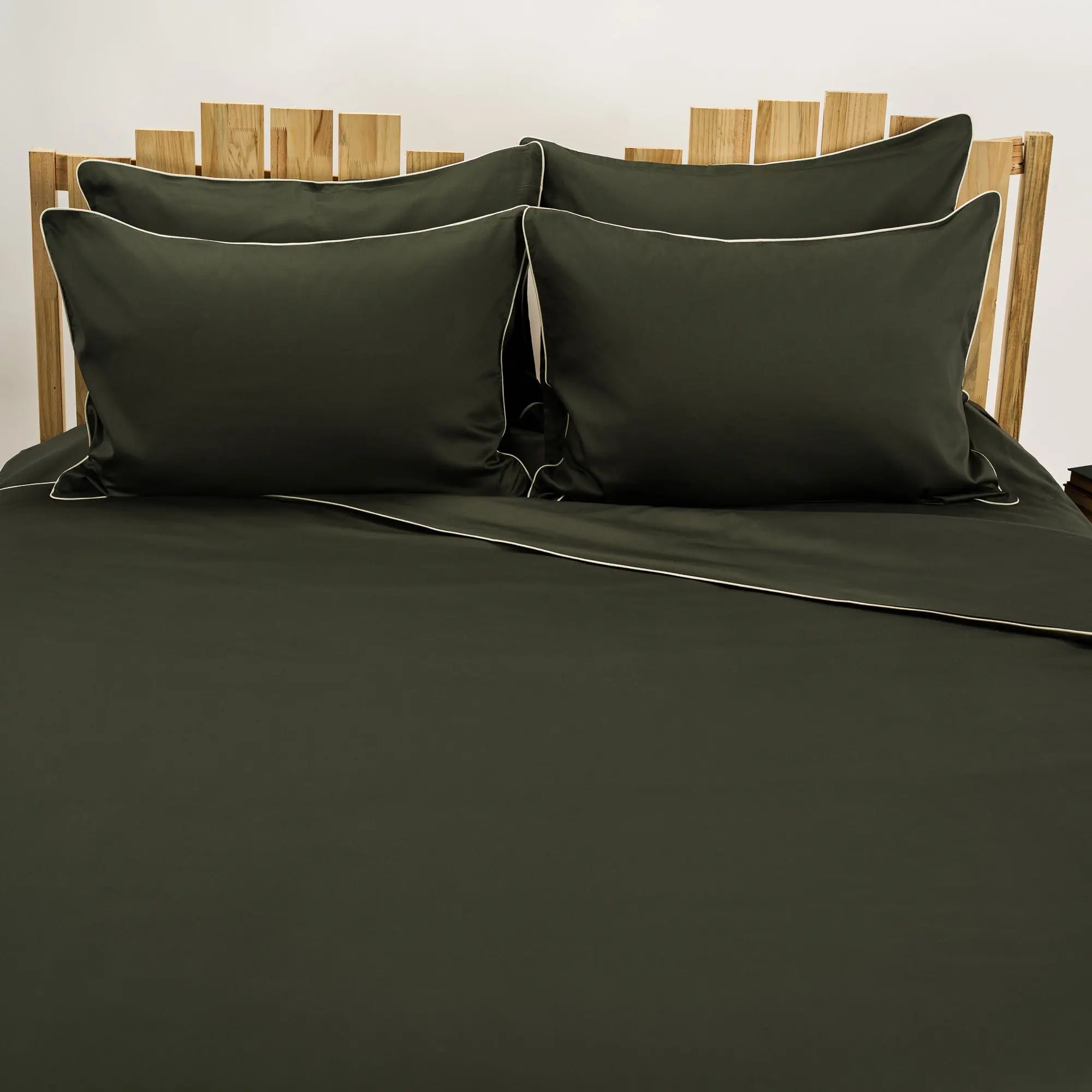 Lenjerie de pat 2 persoane Kaki din bumbac satinat dens simplă, personalizabilă – ELEGANT KAKI CASA CRYSTAL CasaCrystal