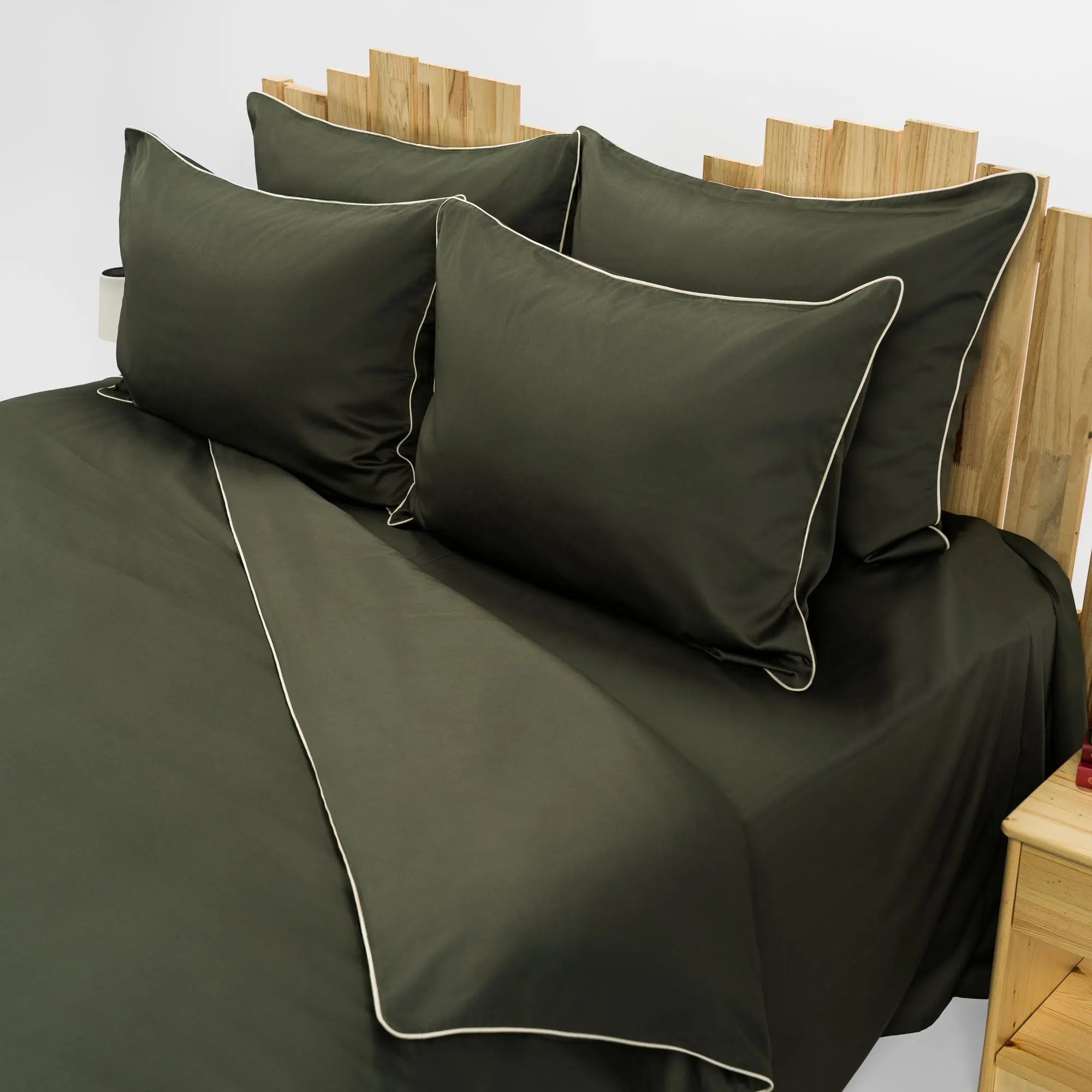 Lenjerie de pat 2 persoane Kaki din bumbac satinat dens simplă, personalizabilă – ELEGANT KAKI CASA CRYSTAL CasaCrystal