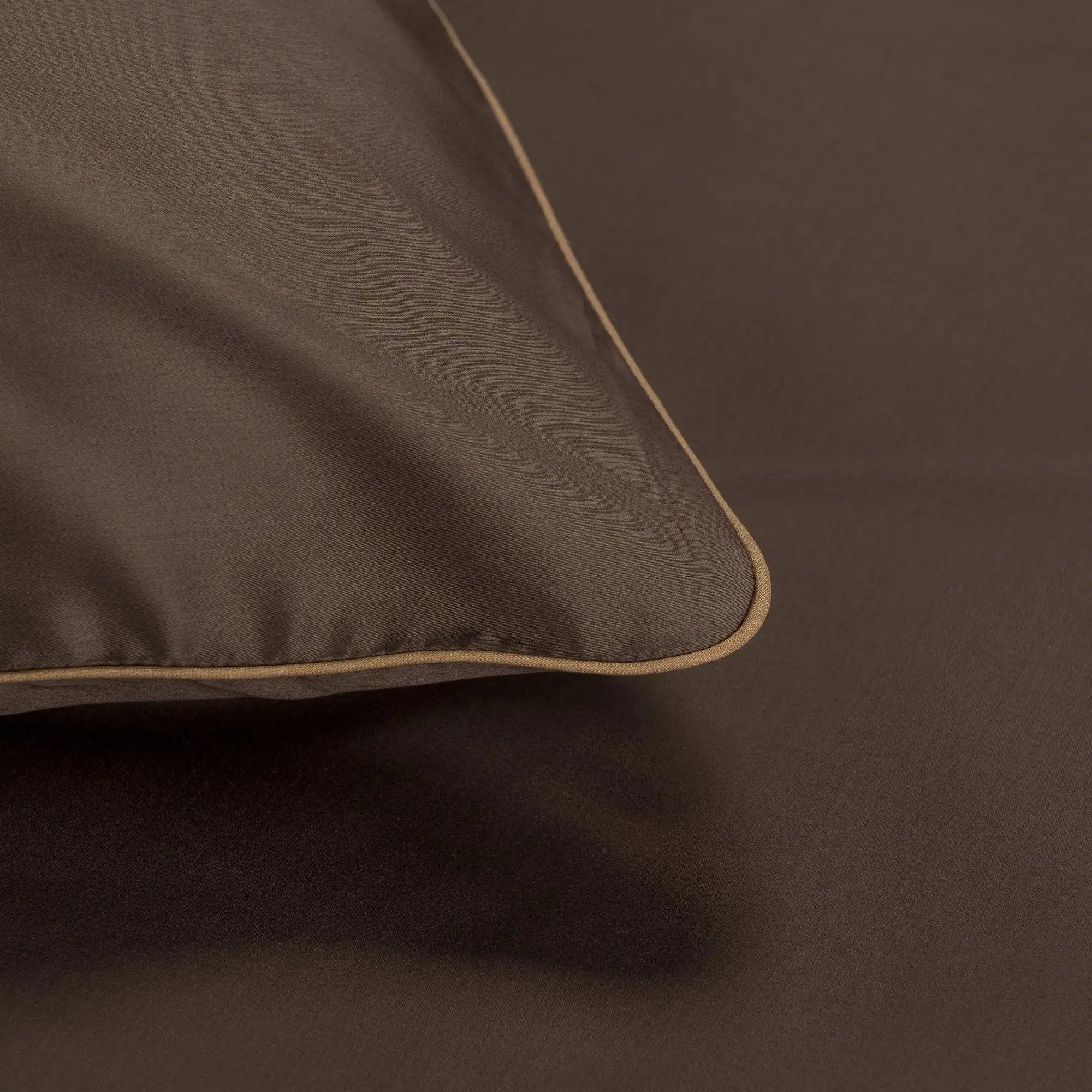 Lenjerie de pat 1 persoană Maro din bumbac satinat dens simplă, personalizabilă – ELEGANT CHOCOLATE CASA CRYSTAL CasaCrystal