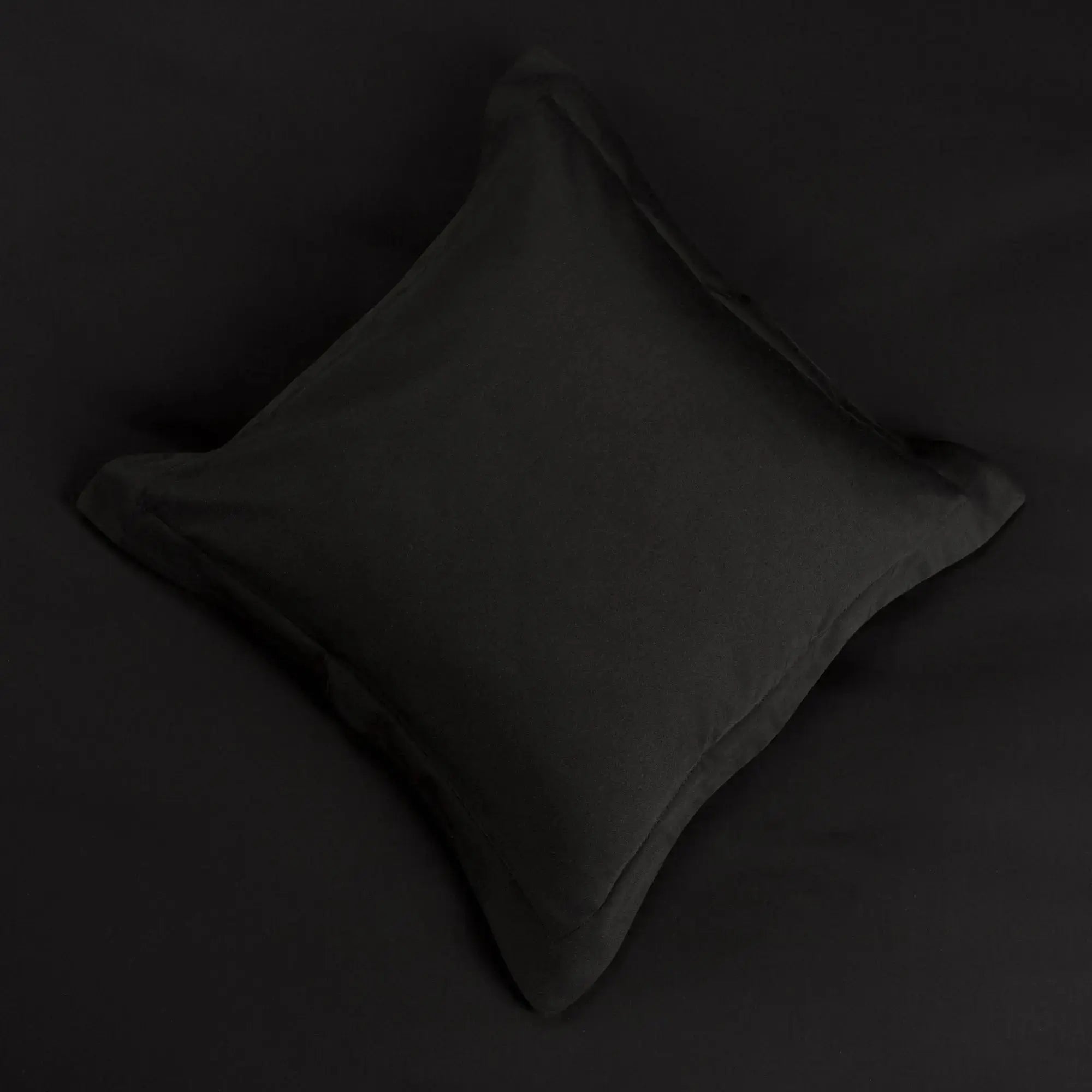 Lenjerie de pat 1 persoană Neagră din bumbac satinat dens și dantelă, personalizabilă – MALEFICENT CasaCrystal CasaCrystal