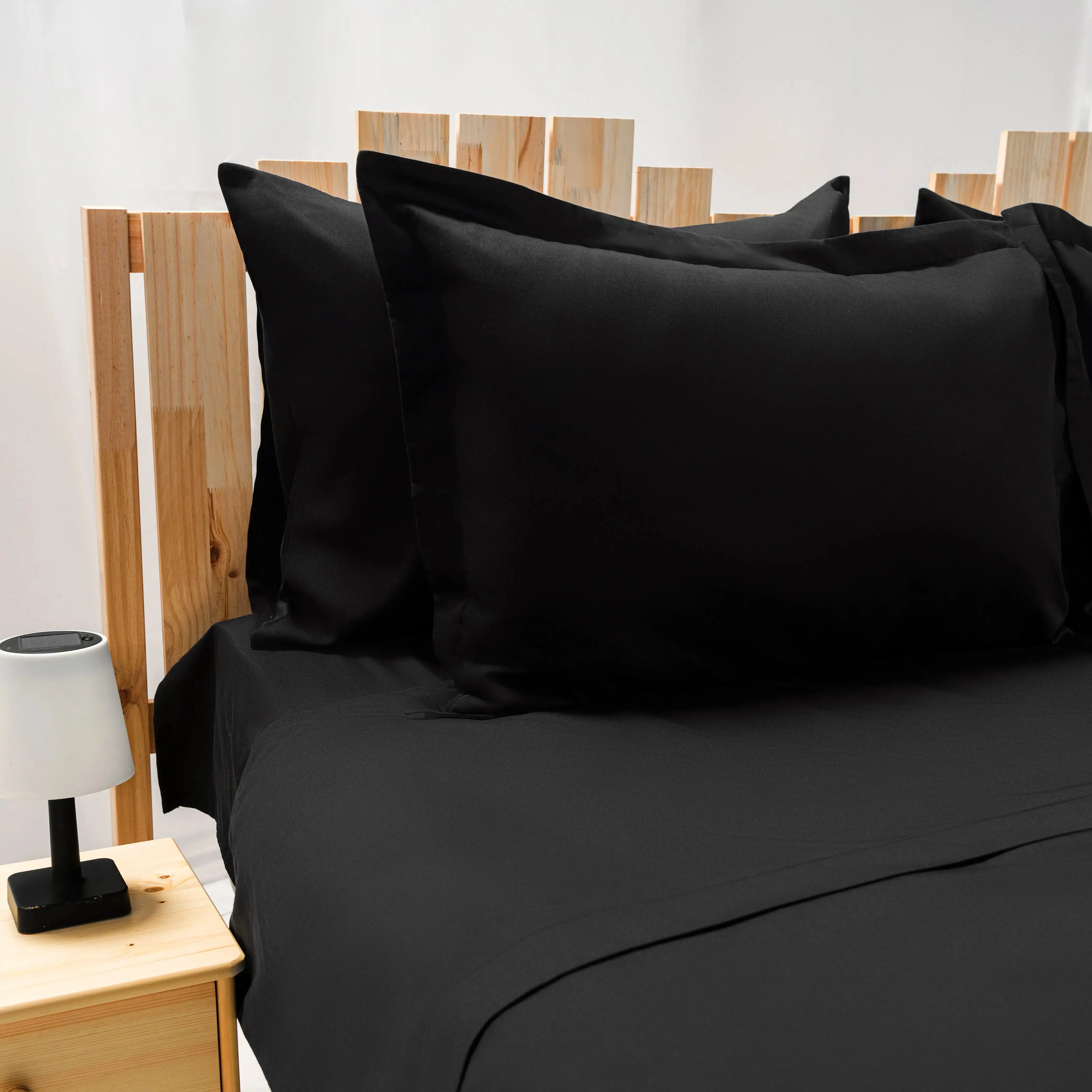 Lenjerie de pat 1 persoană Neagră din bumbac satinat dens simplă, personalizabilă – SIMPLE BLACK CasaCrystal CasaCrystal