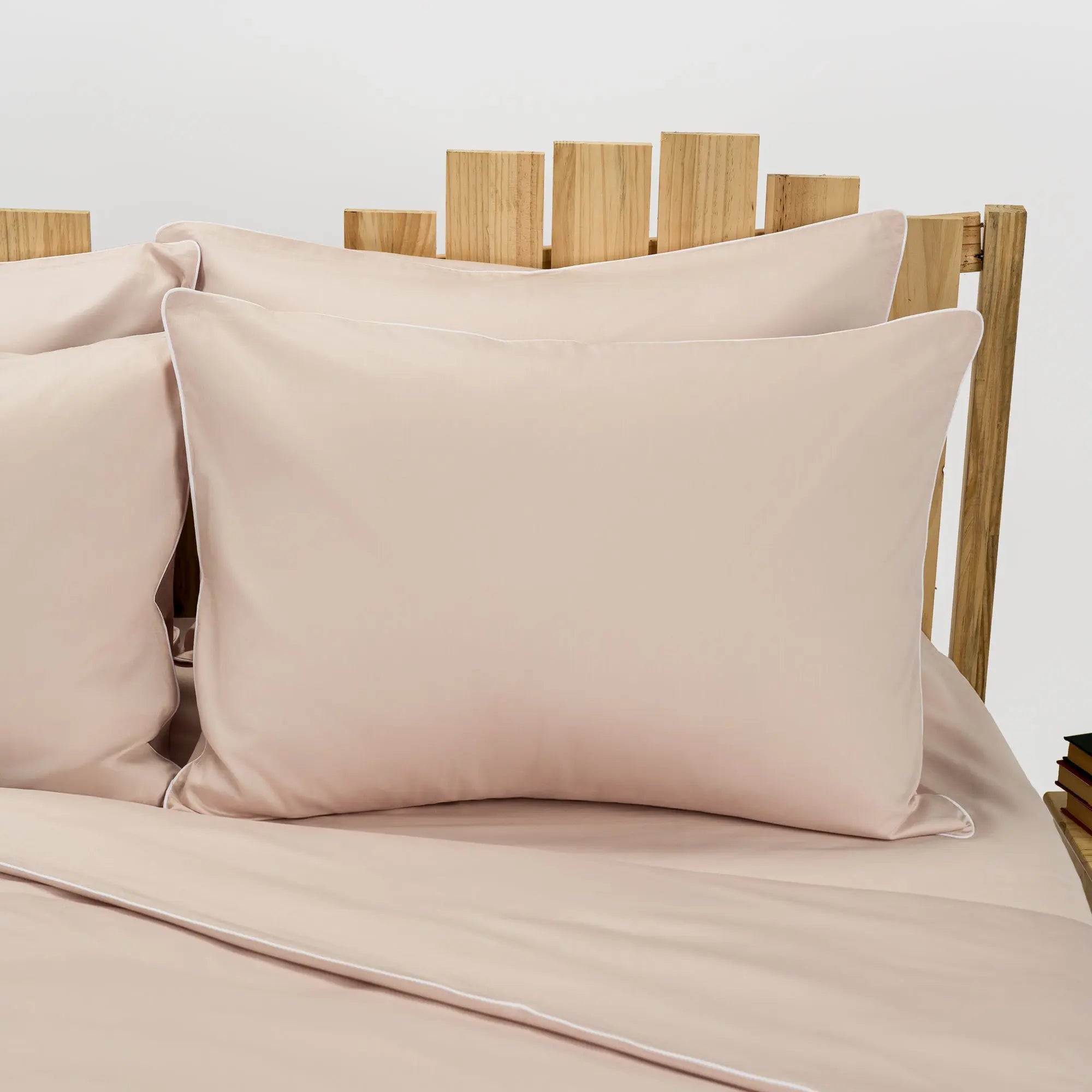 Lenjerie de pat 2 persoane Nude din bumbac satinat dens simplă, personalizabilă – ELEGANT NUDE CASA CRYSTAL CasaCrystal