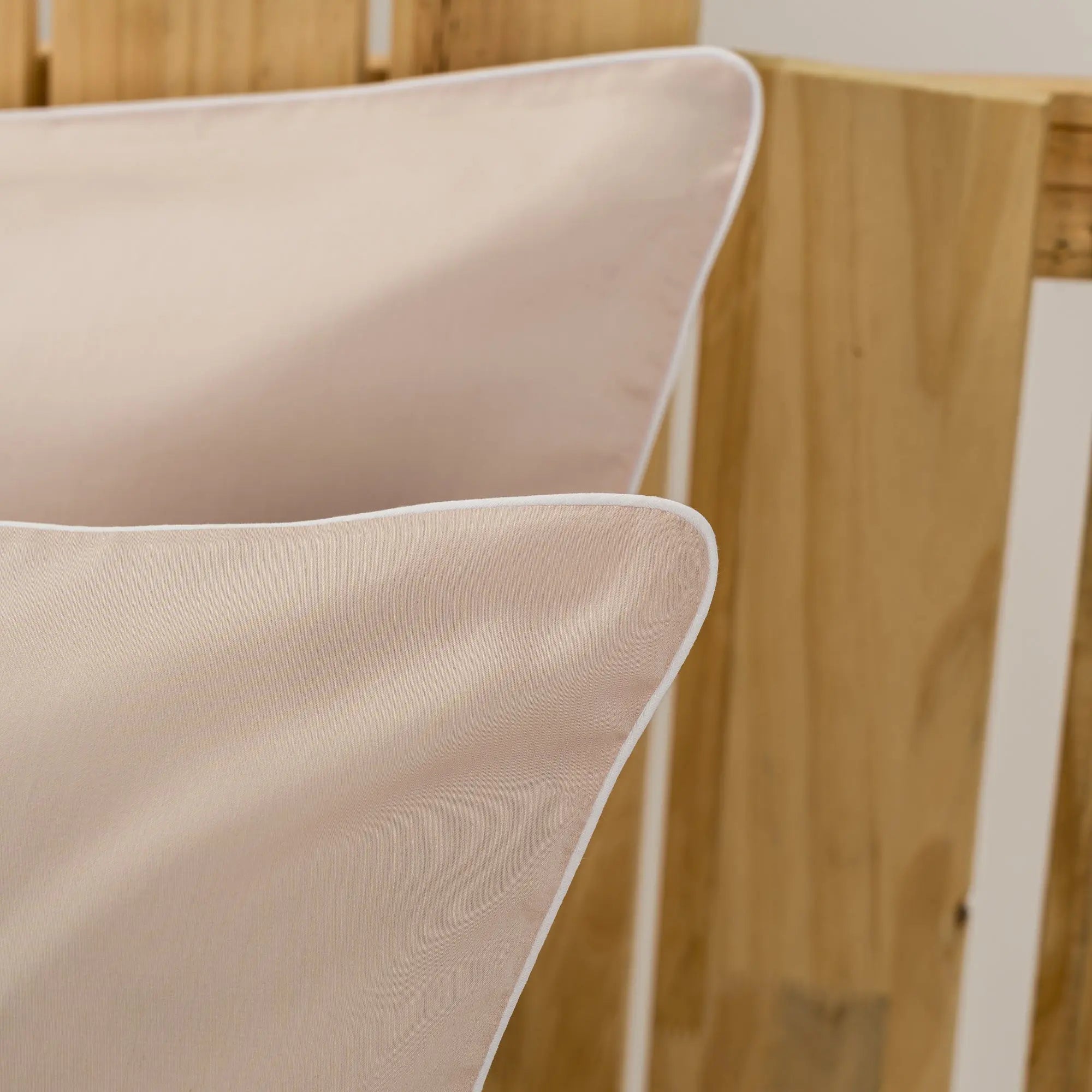 Lenjerie de pat 2 persoane Nude din bumbac satinat dens simplă, personalizabilă – ELEGANT NUDE CASA CRYSTAL CasaCrystal