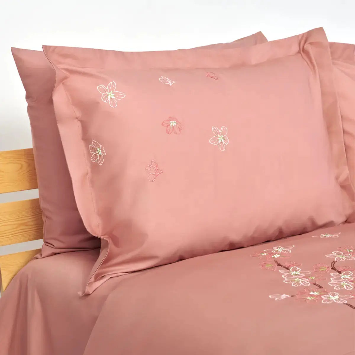 Lenjerie de pat "CHERRY BLOSSOM" - CasaCrystal