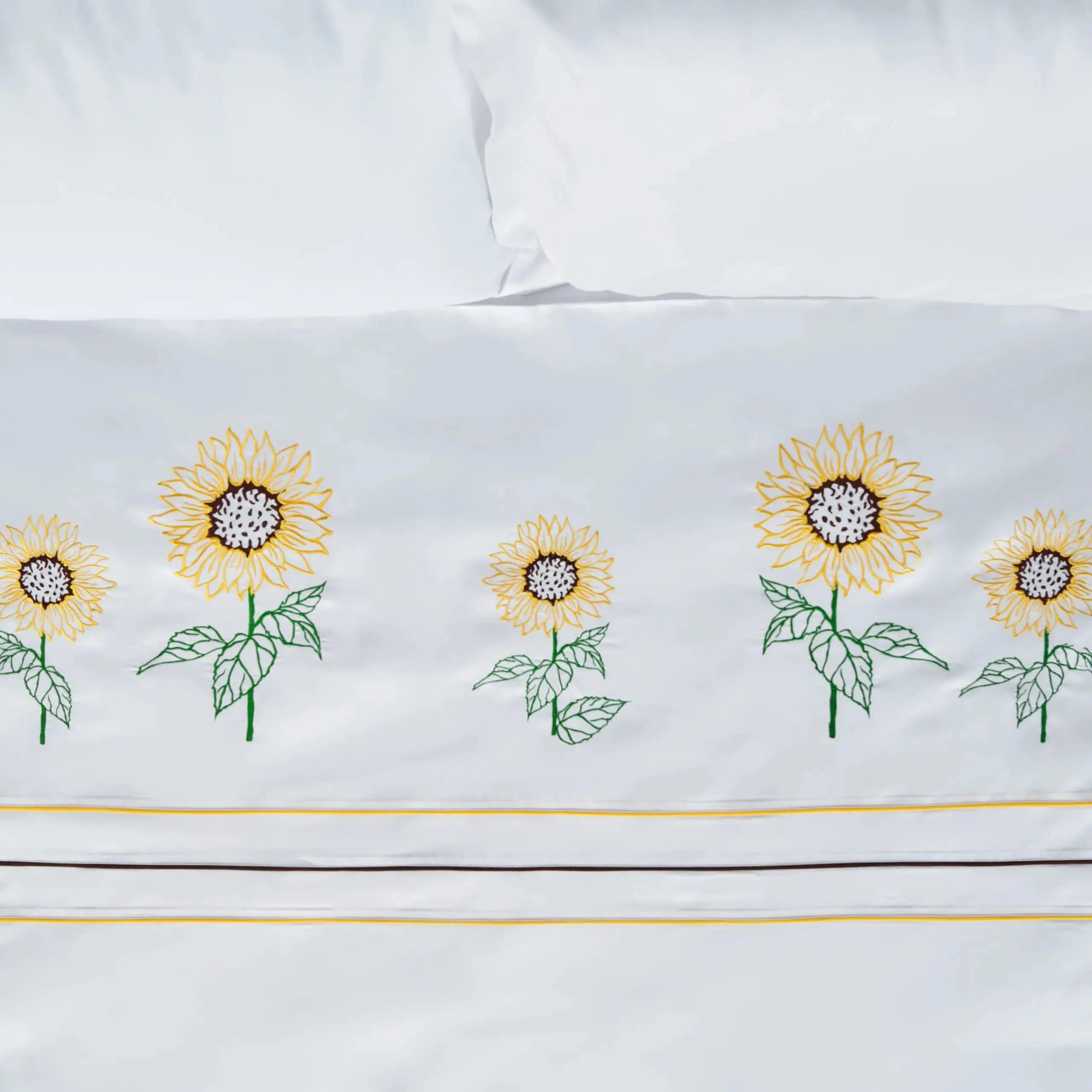 Lenjerie de pat 1 persoană Albă din bumbac satinat brodată cu motive florale de floarea-soarelui, personalizabilă – SUN FLOWER