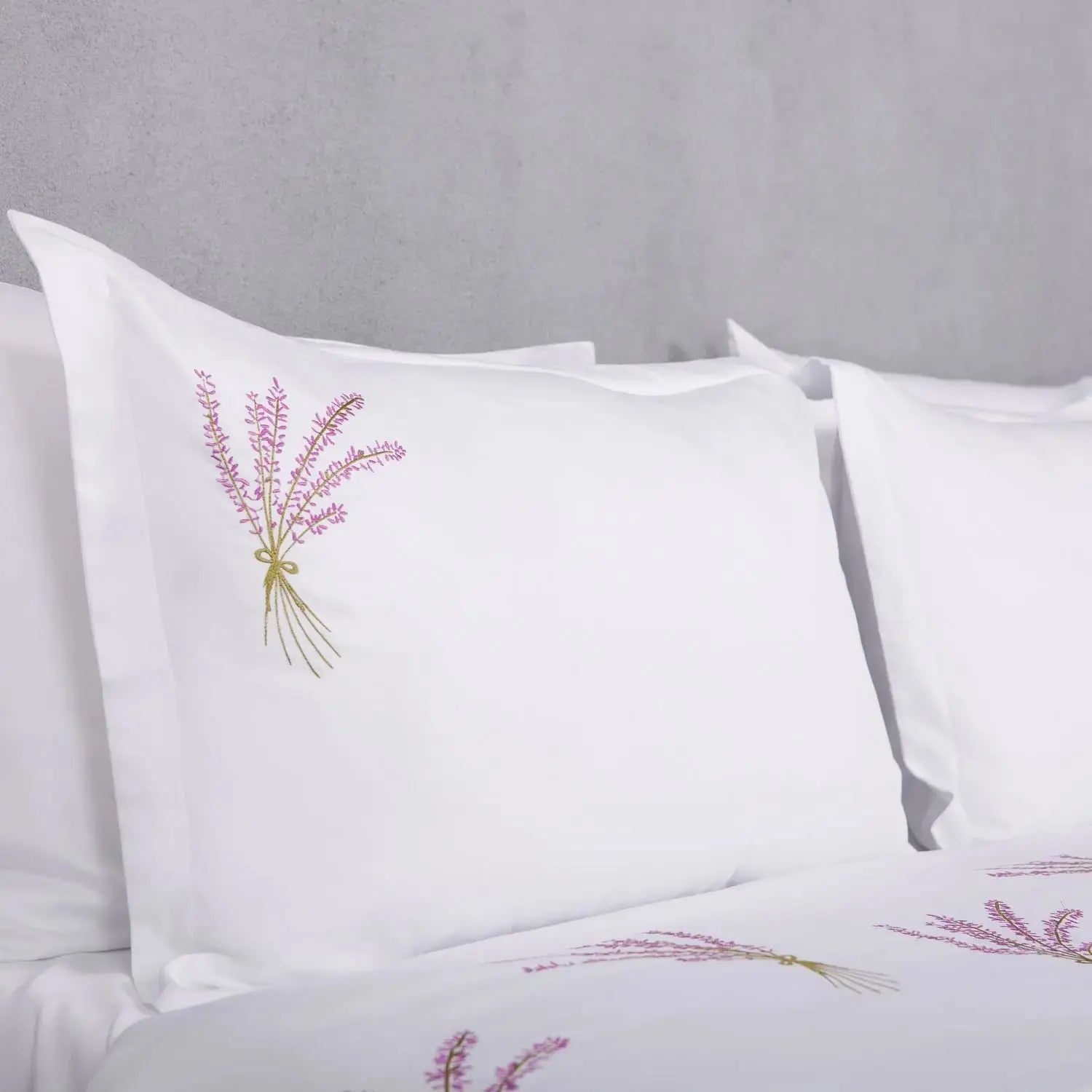 Lenjerie de pat "LEVĂNȚICĂ-WHITE" - CasaCrystal