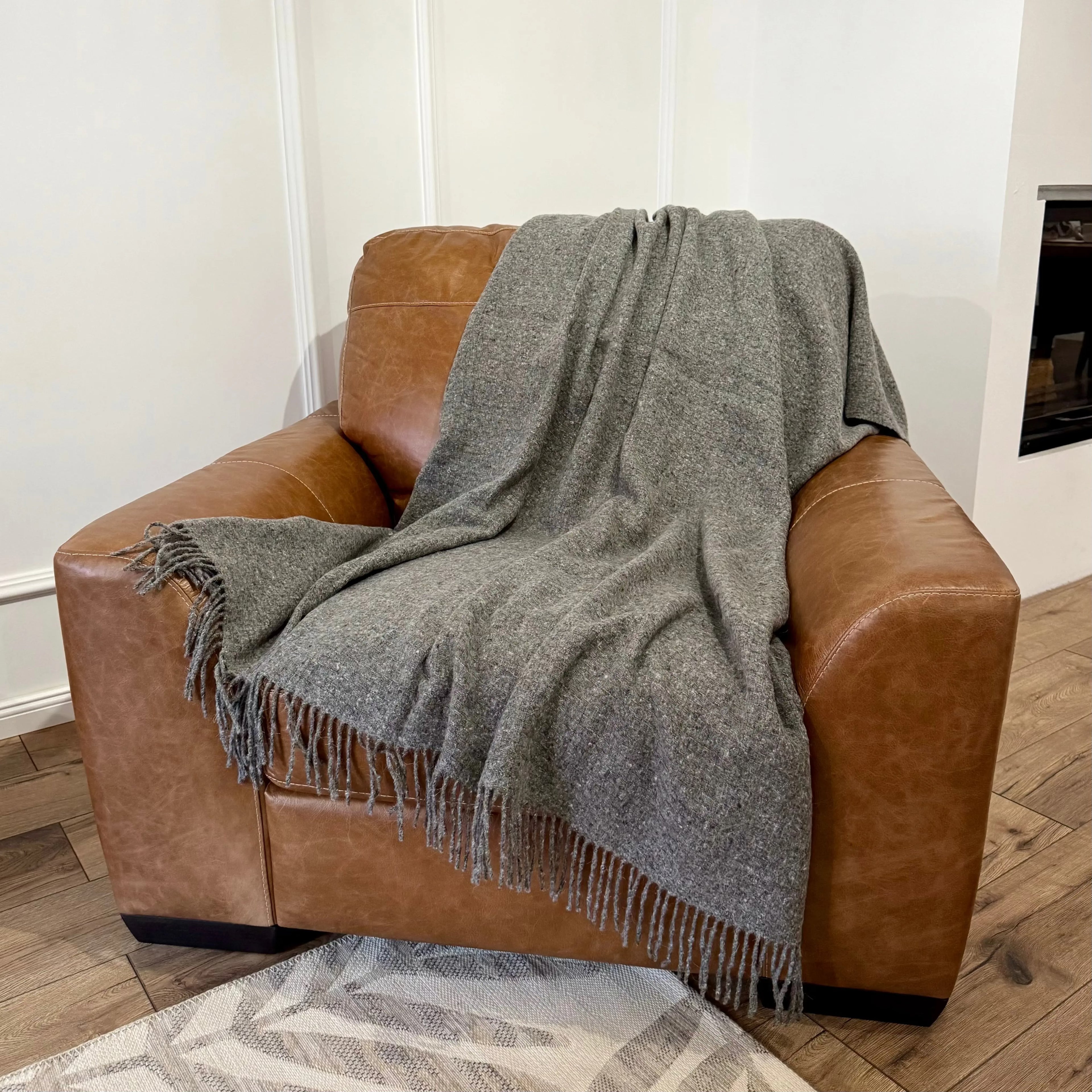 Pătură elegantă gri 140x200 cm, pentru canapea sau pat de o persoană