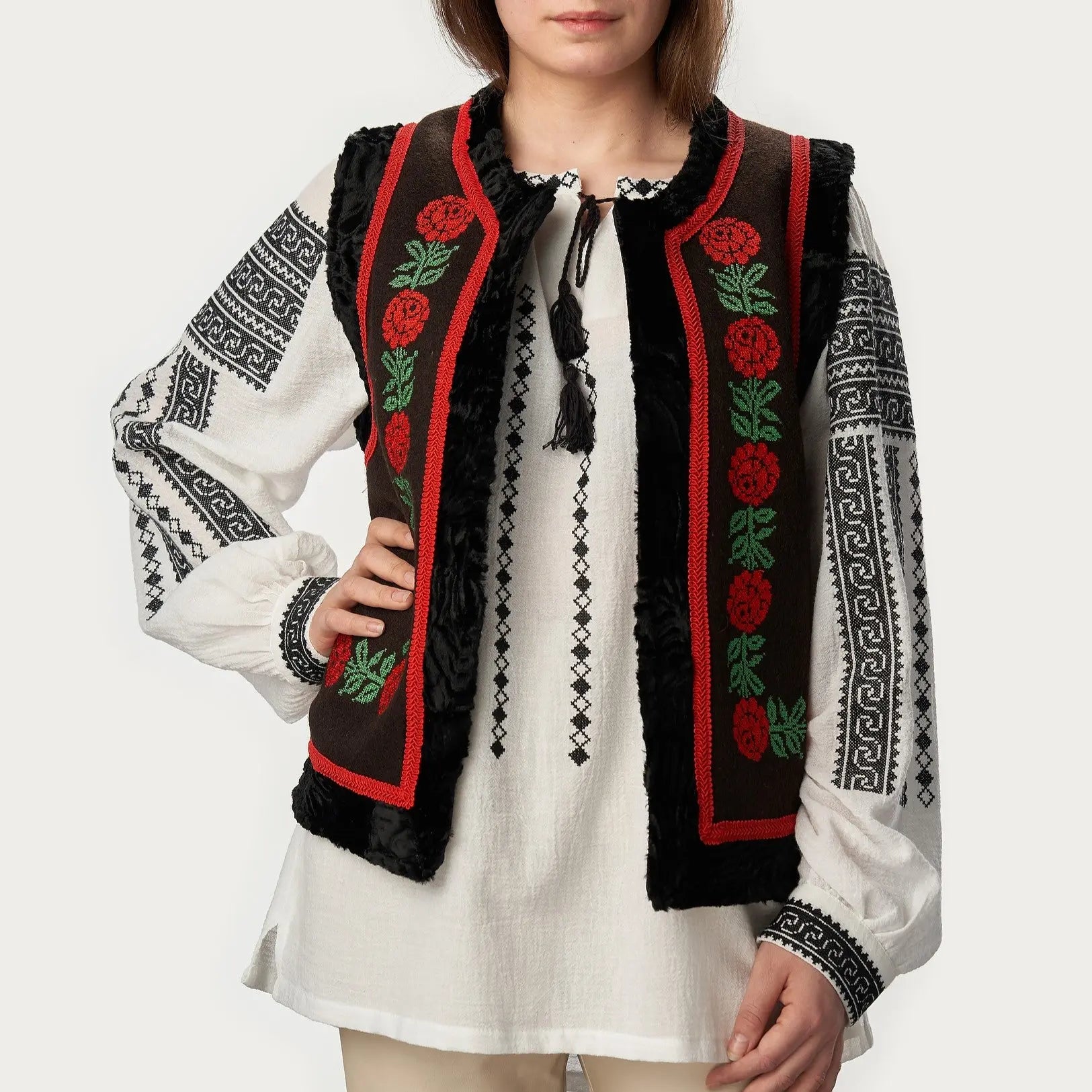 Bundita dama "DUMITRA" cu motiv popular.