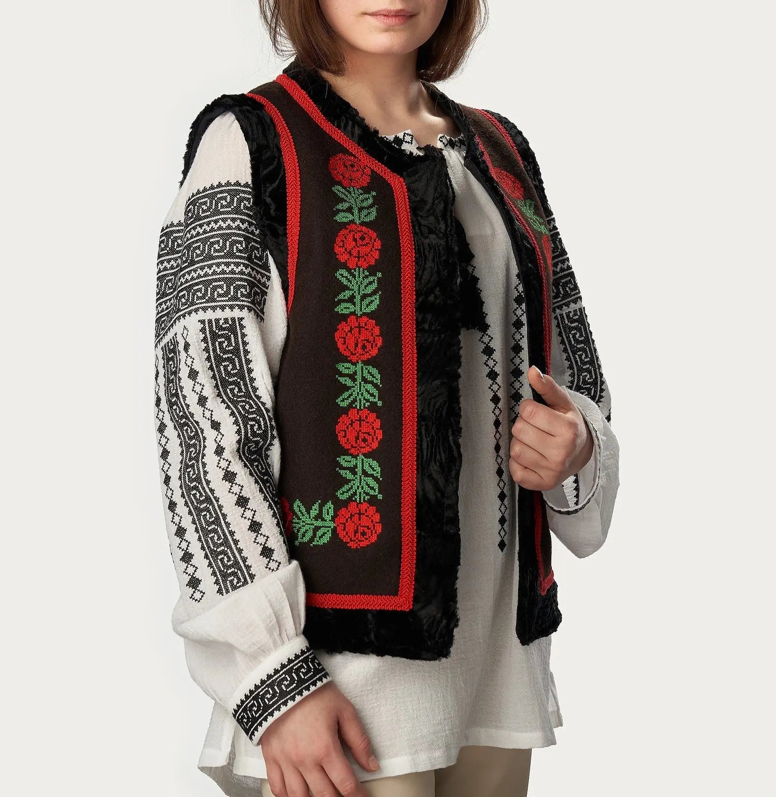 Bundita dama "DUMITRA" cu motiv popular.