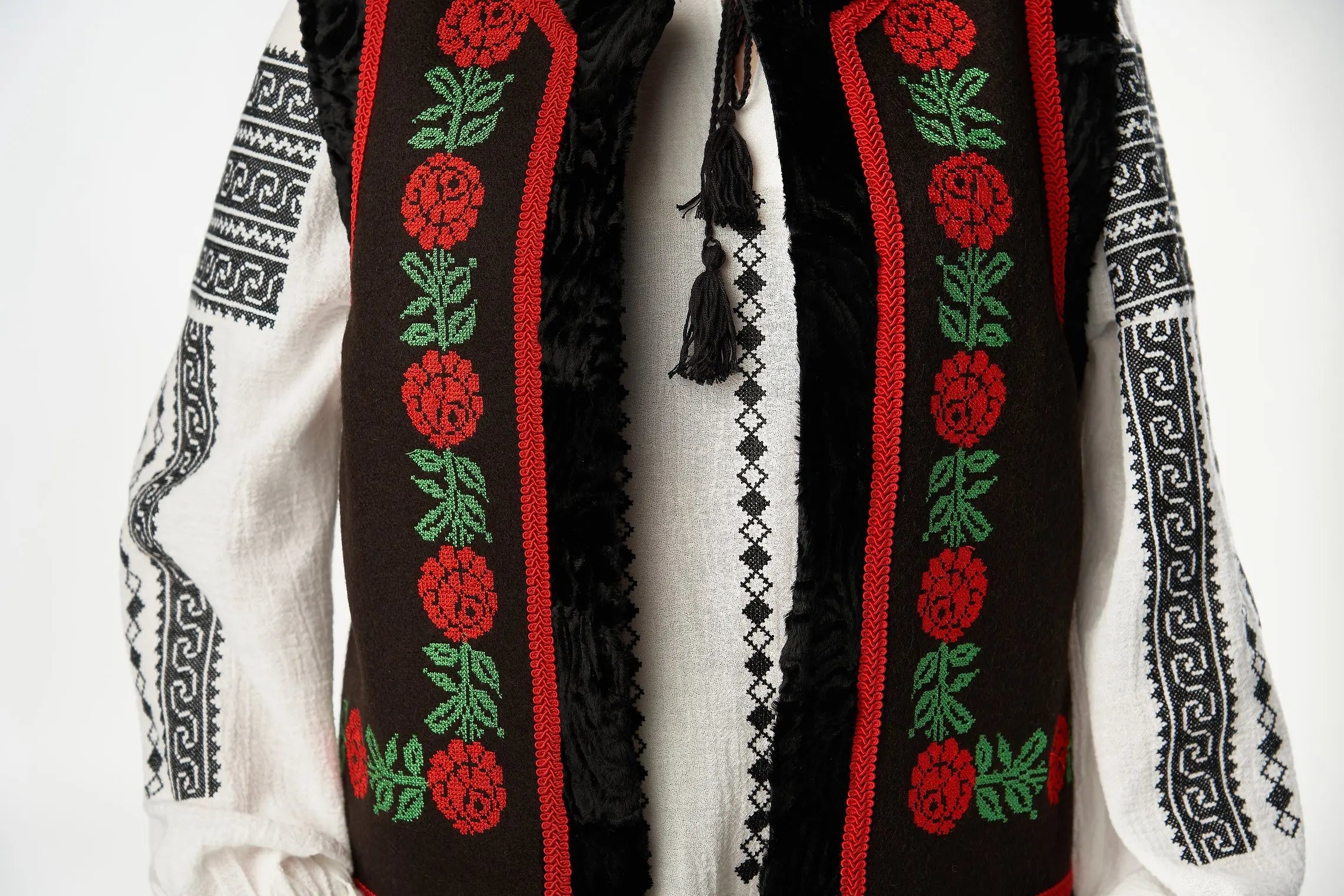 Bundita dama "DUMITRA" cu motiv popular.