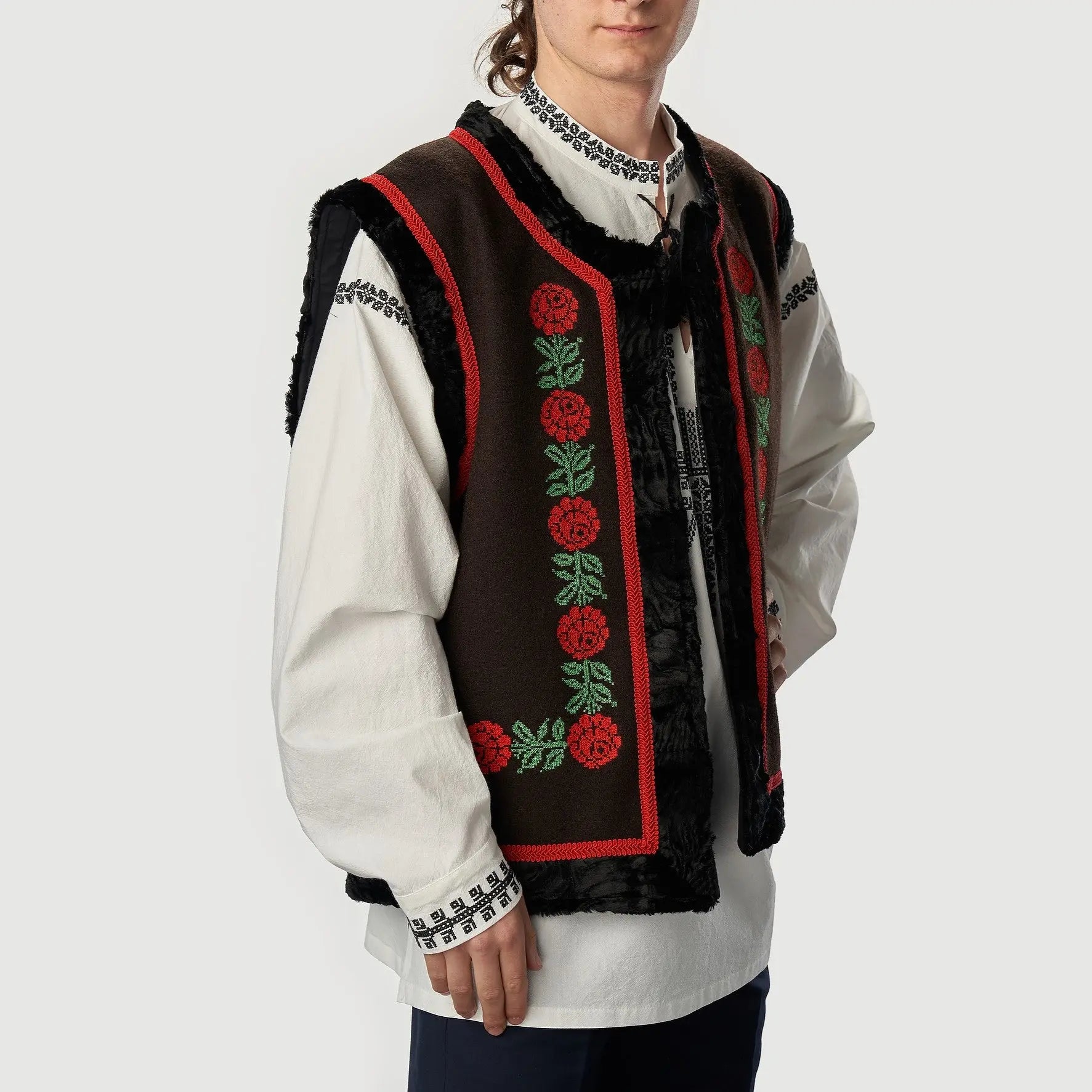 Bundita barbateasca "DUMITRU" cu motiv popular.