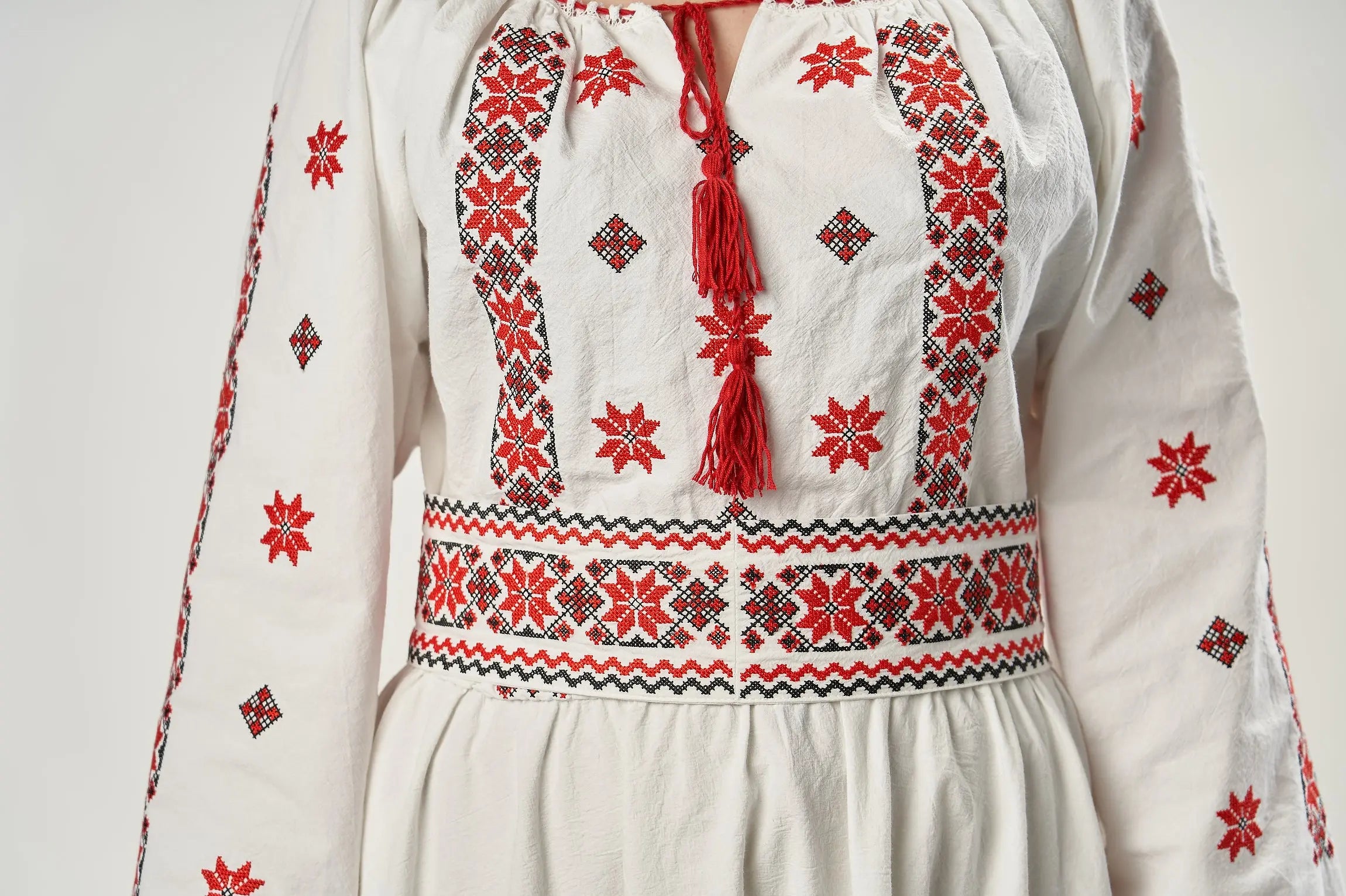 Rochie traditionala "RALUCA" - CasaCrystal