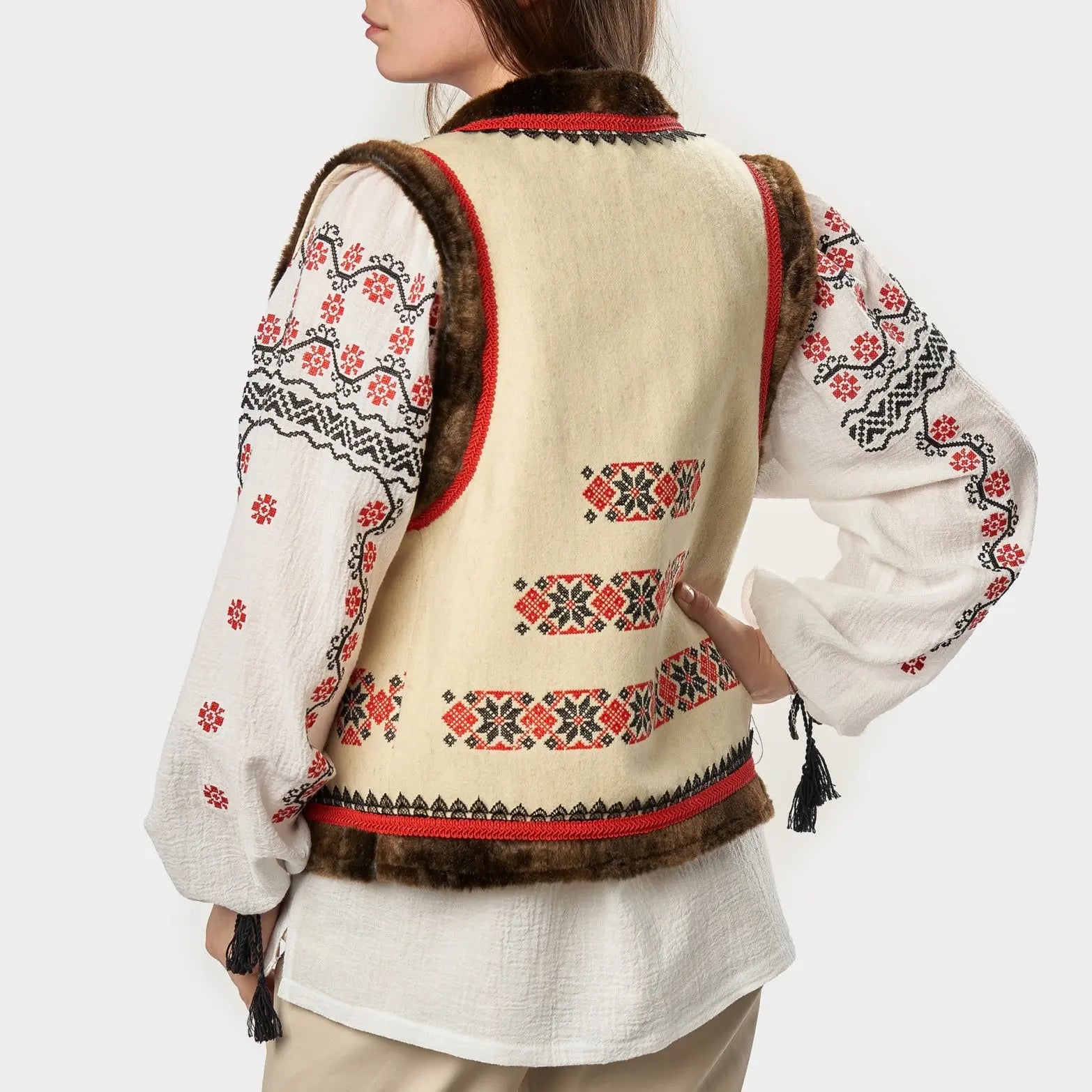 Bundita dama "NICULINA" cu motiv popular.