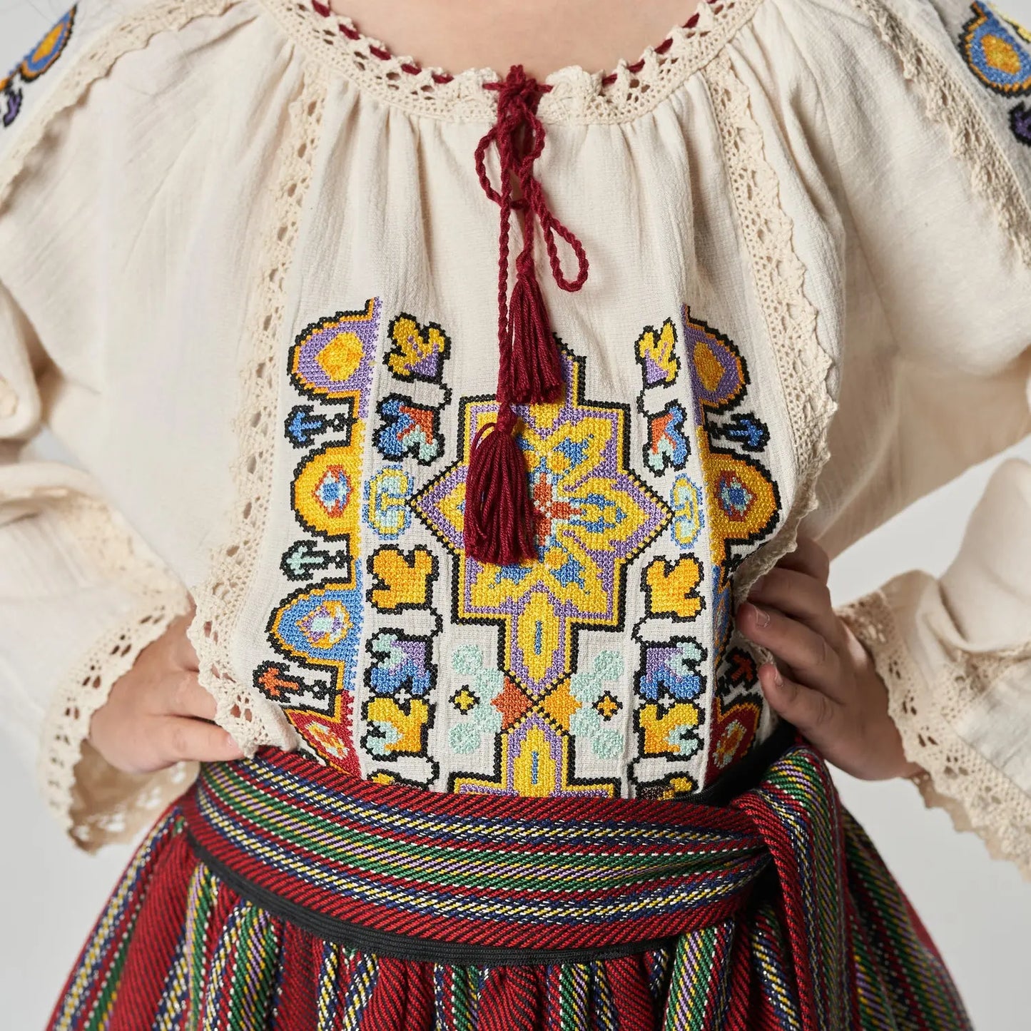 Ie traditionala fetite "SMARANDA"