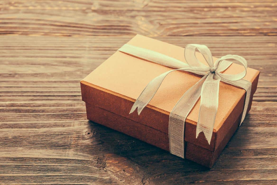 Idei de cadouri pentru cununie civilă - daruri alese cu grijă pentru tineri căsătoriți