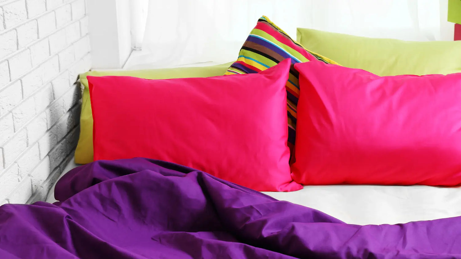 Cum-să-menții-culorile-vibrante-ale-lenjeriilor-de-pat-colorate CasaCrystal