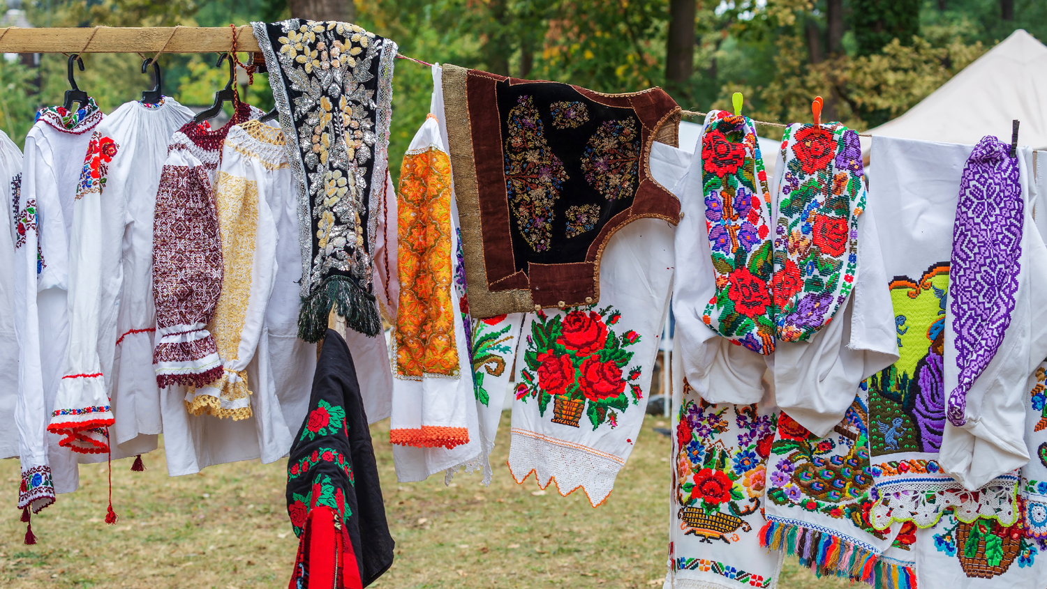 Evoluția costumului popular românesc de-a lungul secolelor - O călătorie în timp
