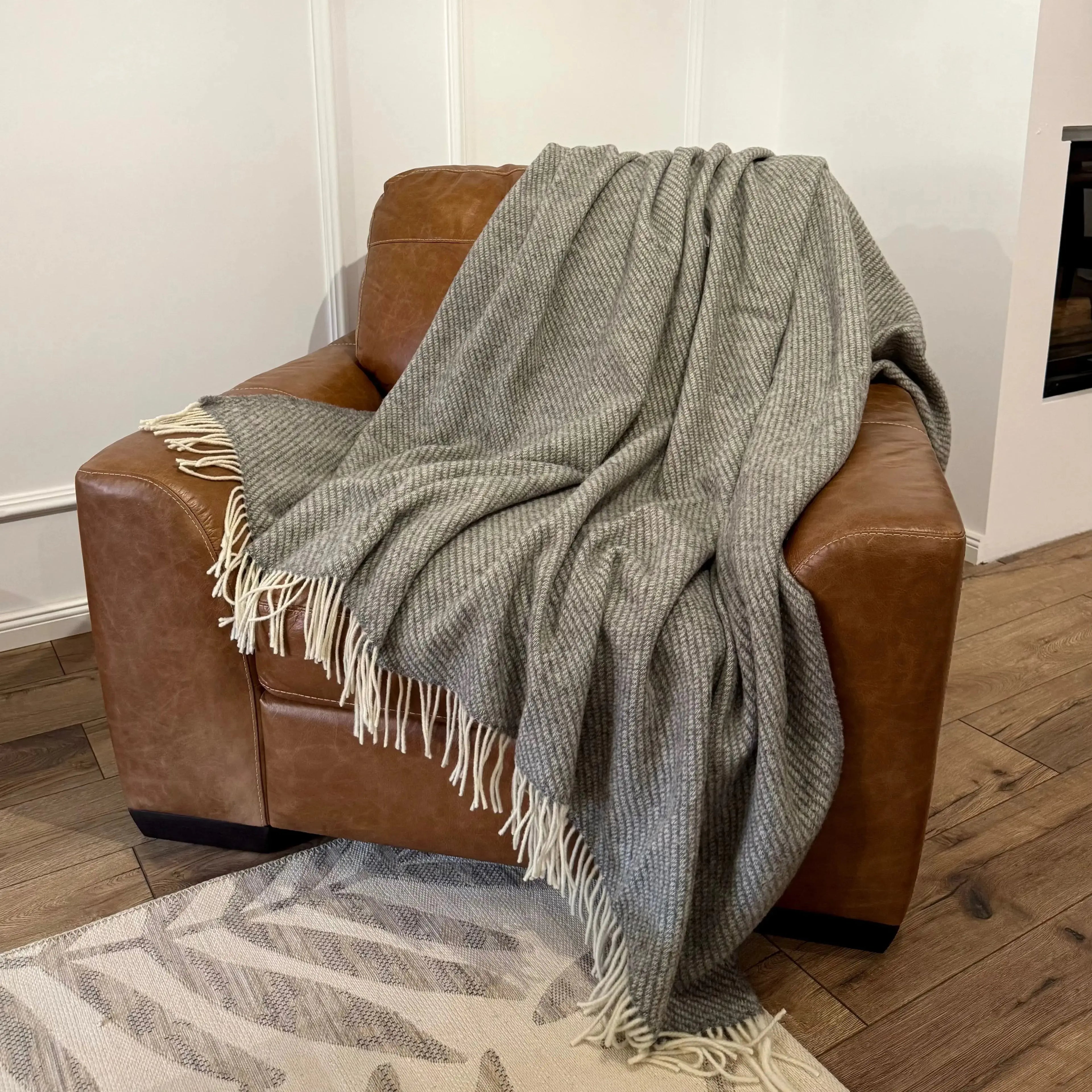 Pături din lână certificate OEKO-TEX, din lână autentică, în decor modern