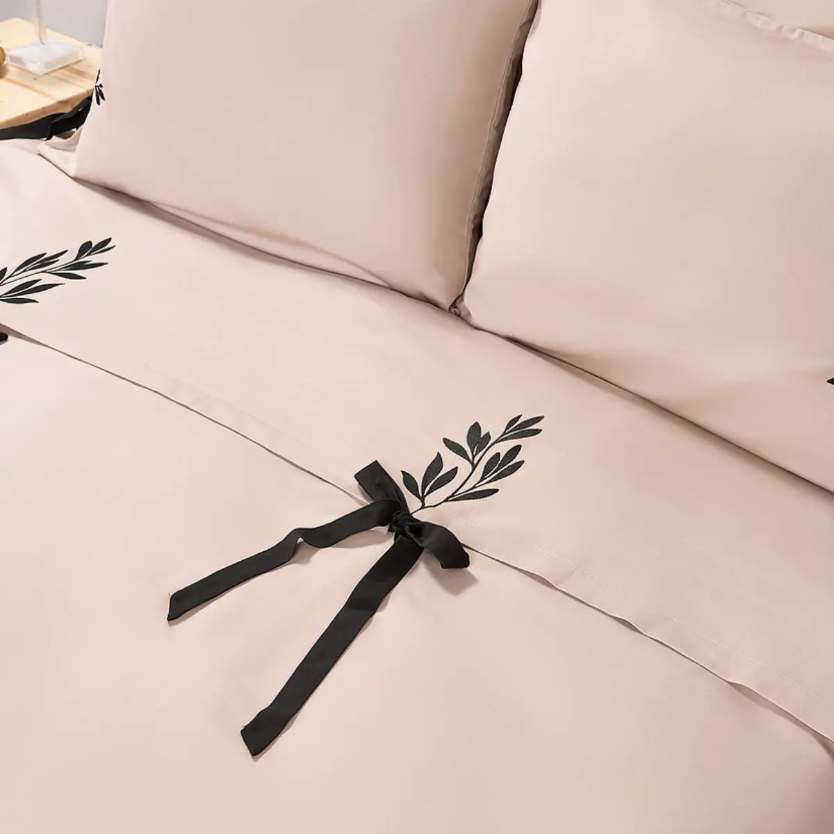 Cearșaf Pilotă cu Fundițe din Bumbac 100% Natural Brodat - Dimensiuni și Culori Variate