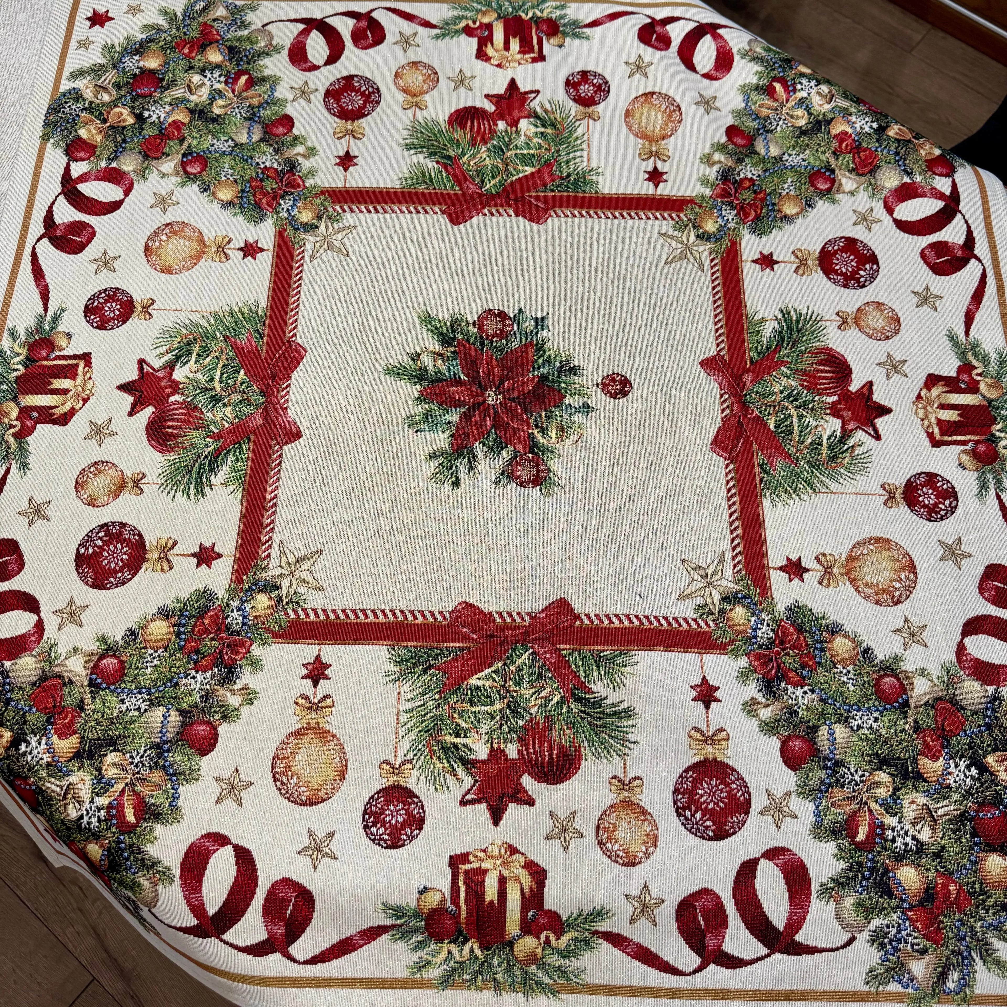 Fata de masa ovala sau patrata din gobelin GUALTER, motive brad impodobit - Complet personalizabil CASA CRYSTAL CasaCrystal