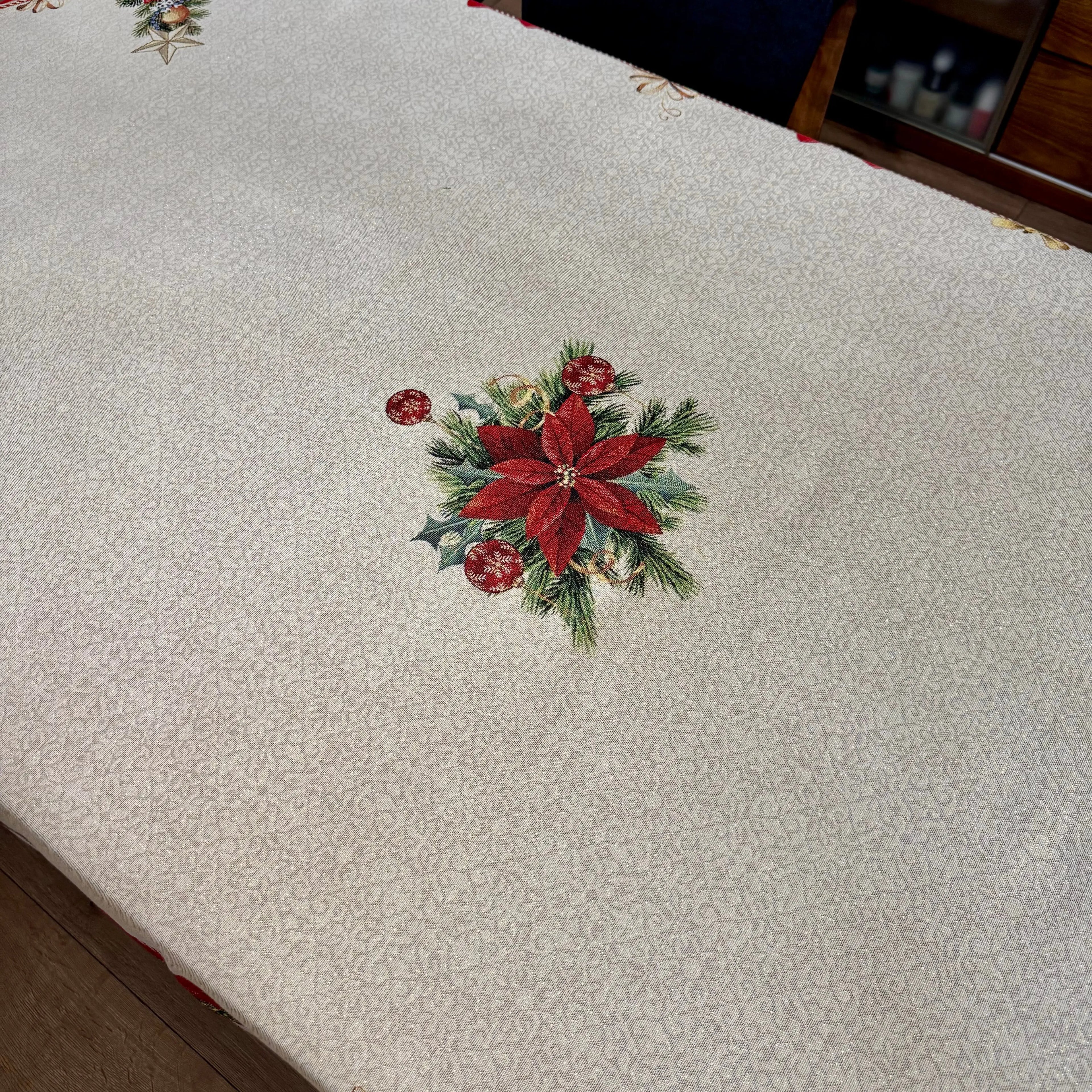 Fata de masa ovala sau patrata din gobelin GUALTER, motive brad impodobit - Complet personalizabil CASA CRYSTAL CasaCrystal